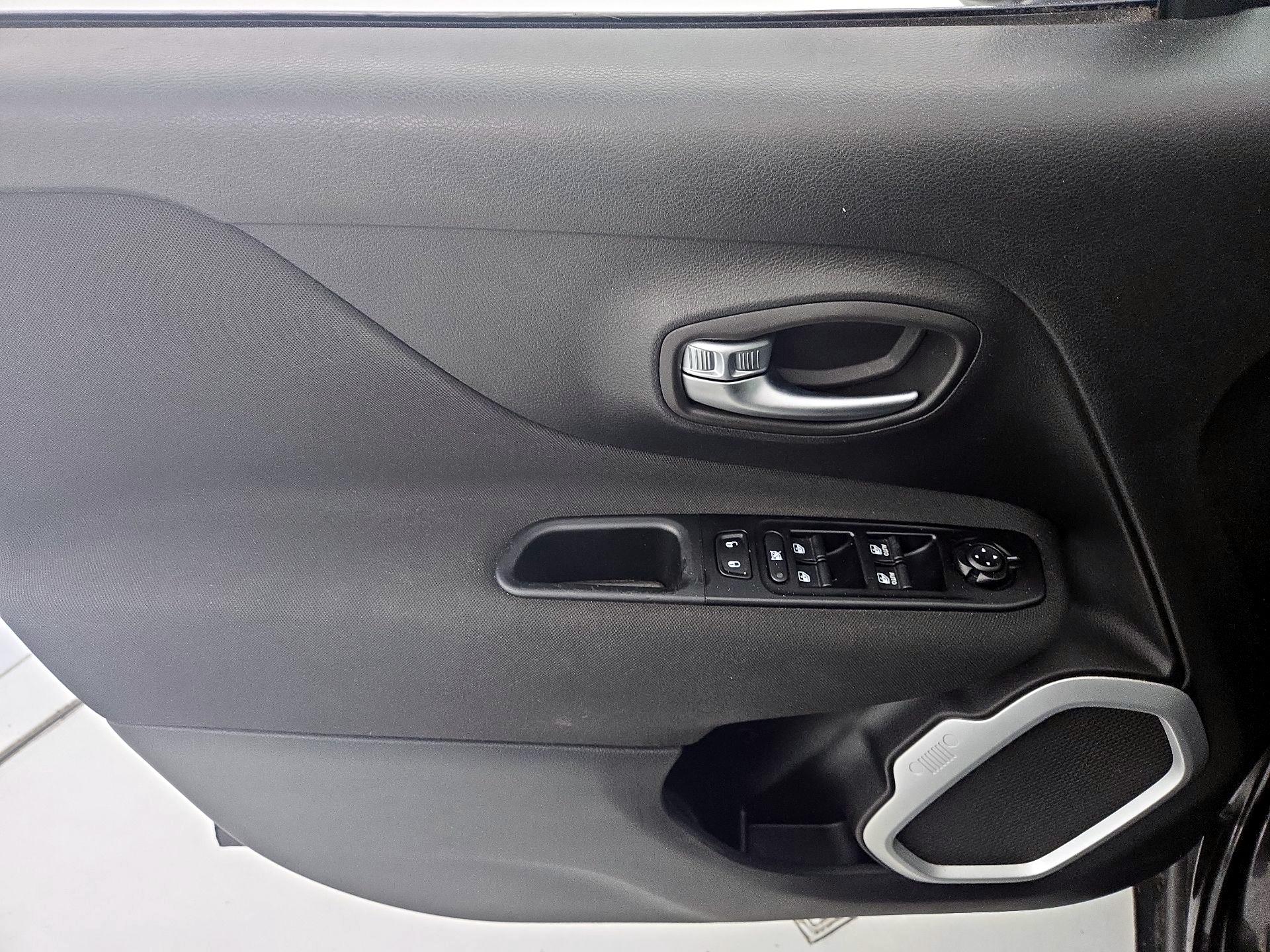 Thumbnail: 2020 Jeep Renegade - 12