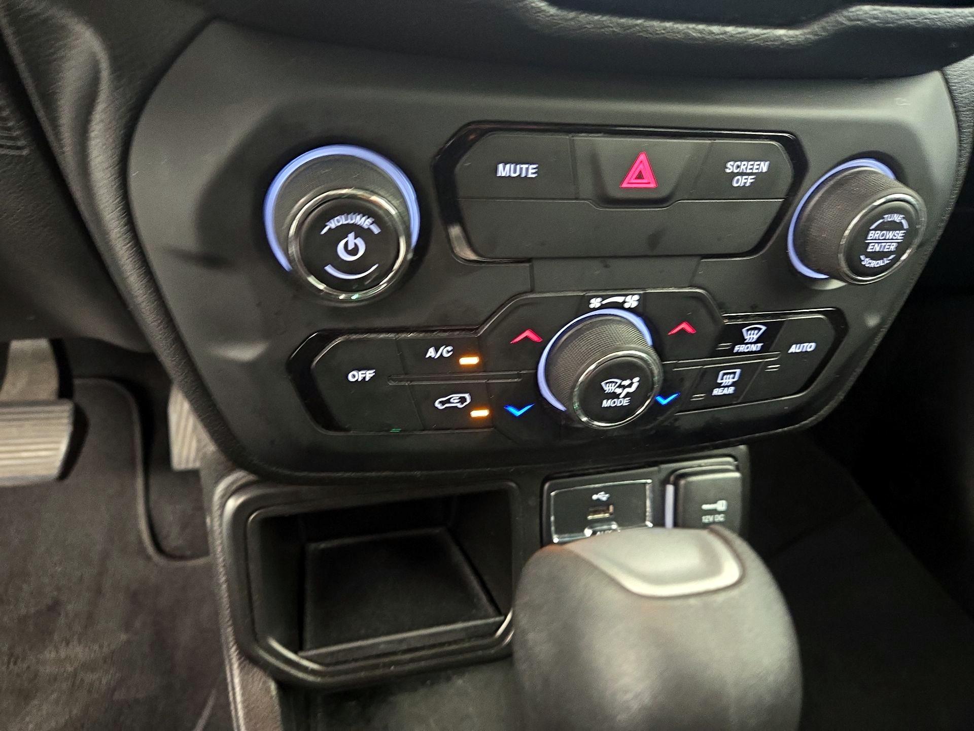 Thumbnail: 2020 Jeep Renegade - 16