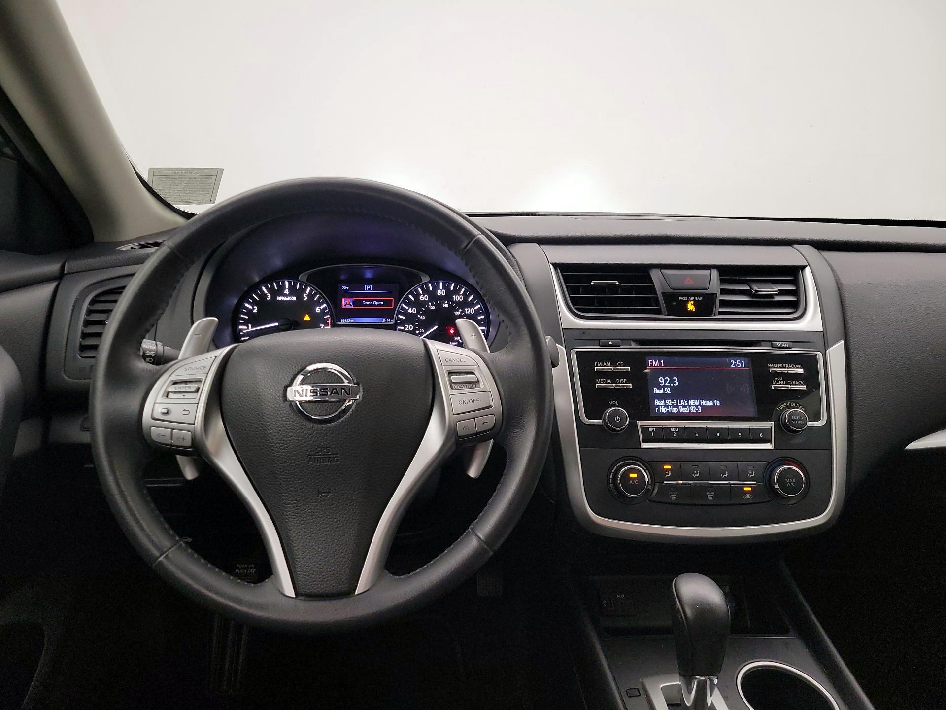 Thumbnail: 2017 Nissan Altima - 10