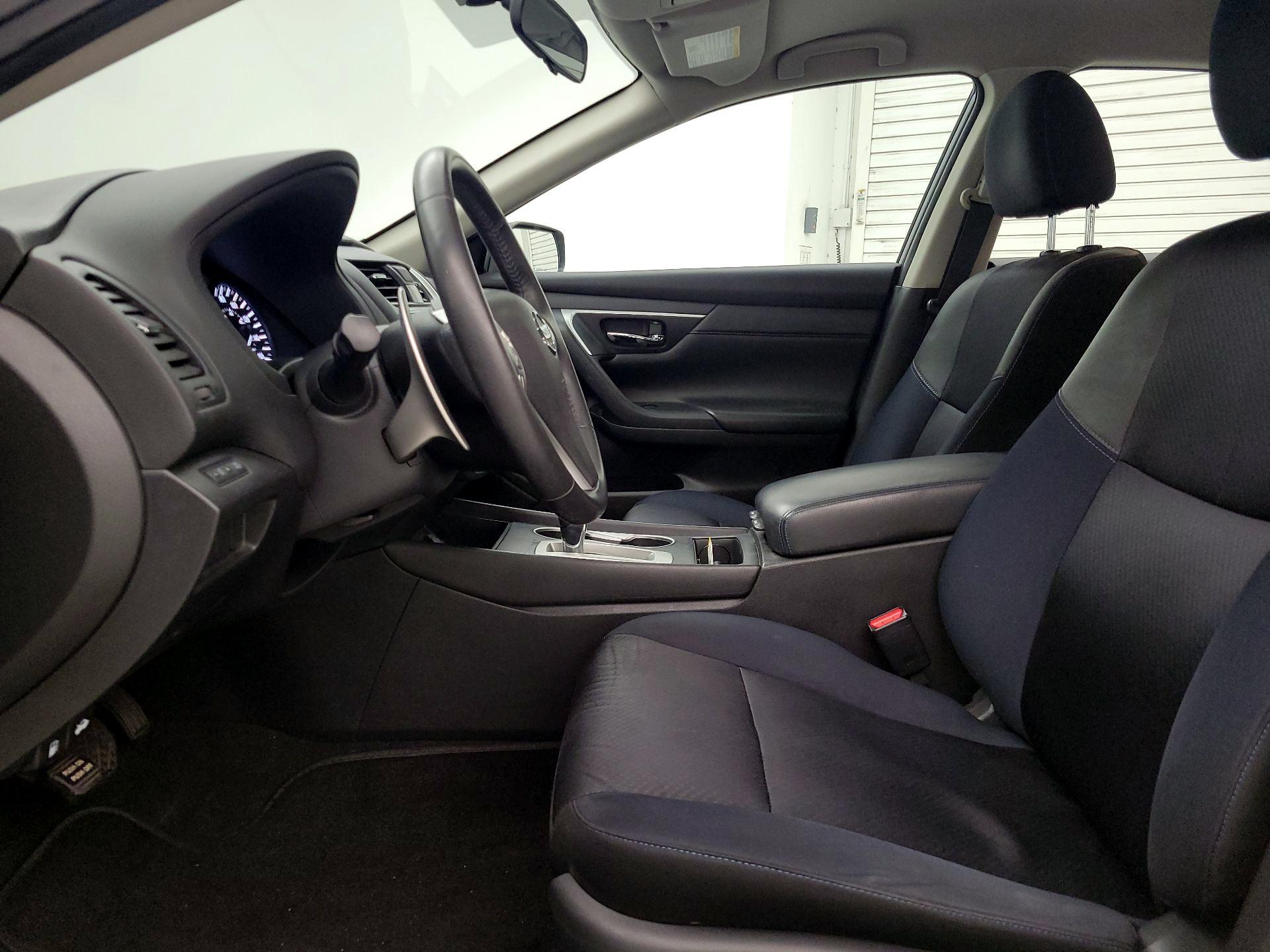 Thumbnail: 2017 Nissan Altima - 11