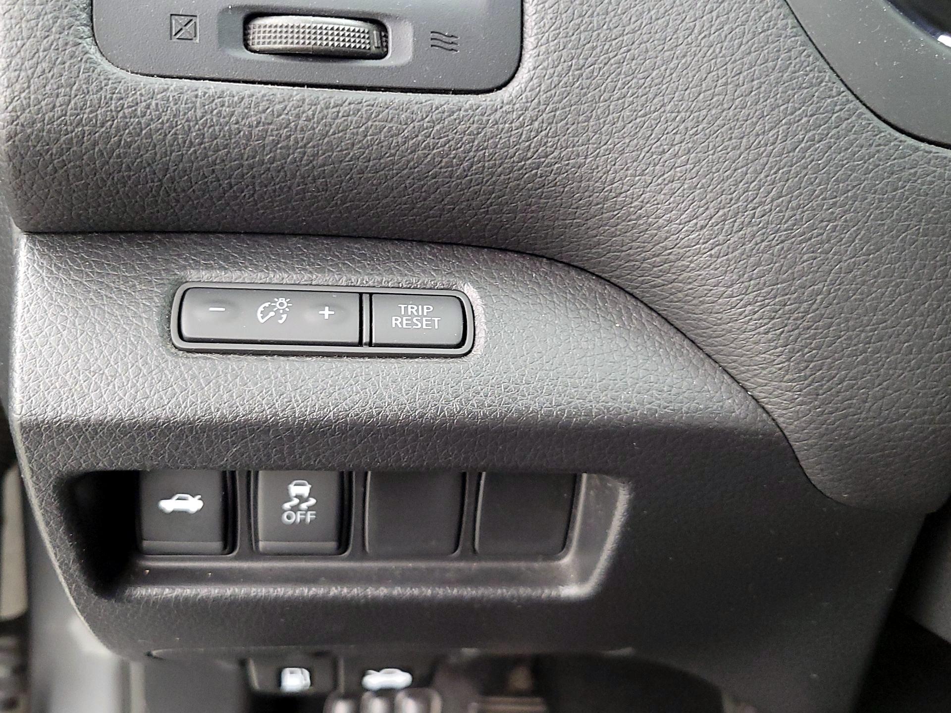 Thumbnail: 2017 Nissan Altima - 13