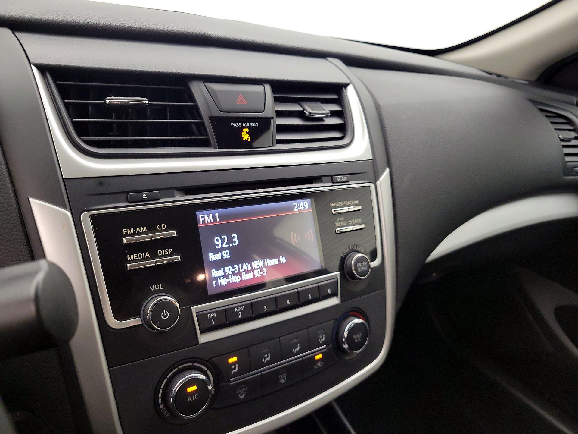 Thumbnail: 2017 Nissan Altima - 15