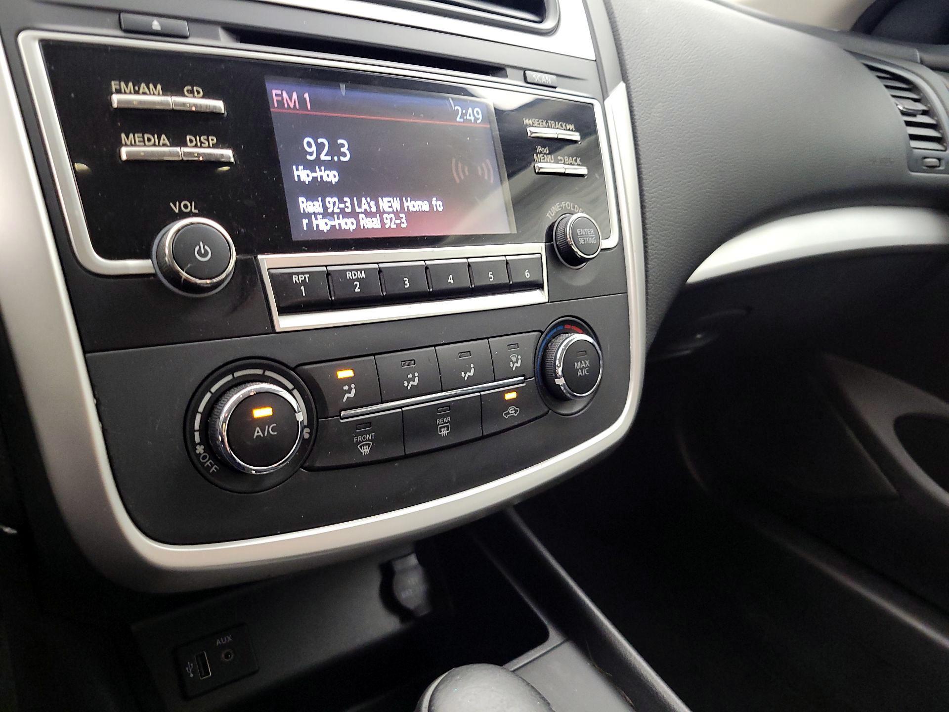 Thumbnail: 2017 Nissan Altima - 16