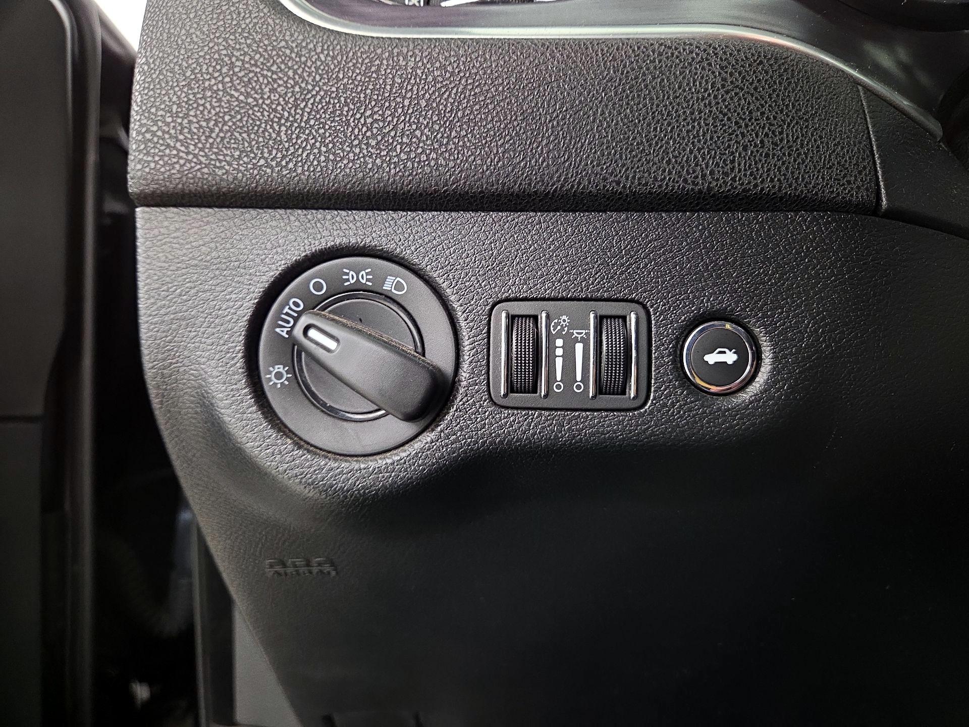 Thumbnail: 2018 Dodge Charger - 13