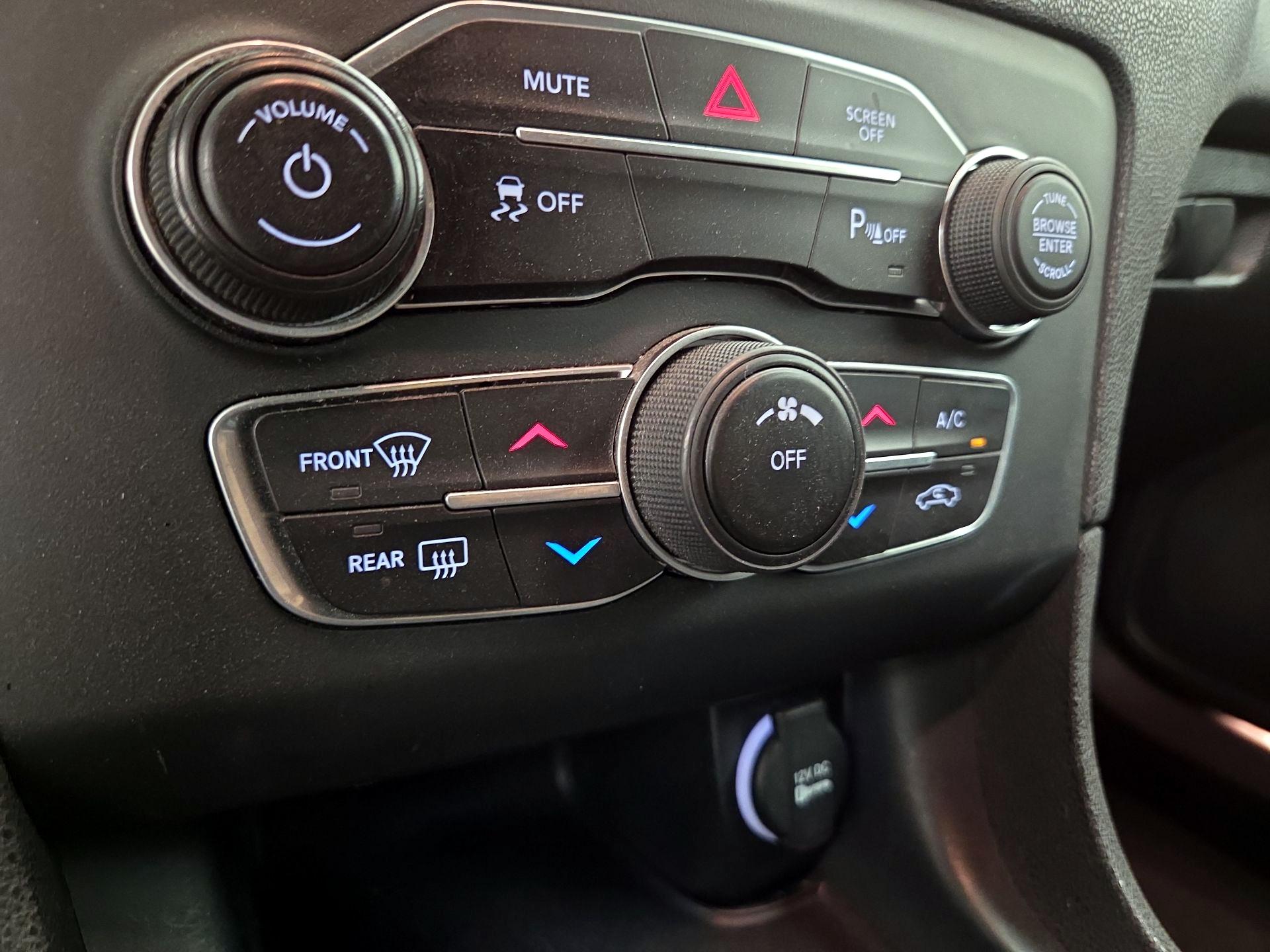 Thumbnail: 2018 Dodge Charger - 16