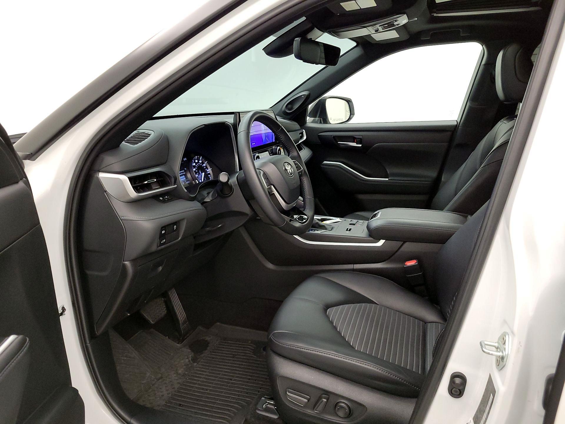 Thumbnail: 2024 Toyota Highlander - 11