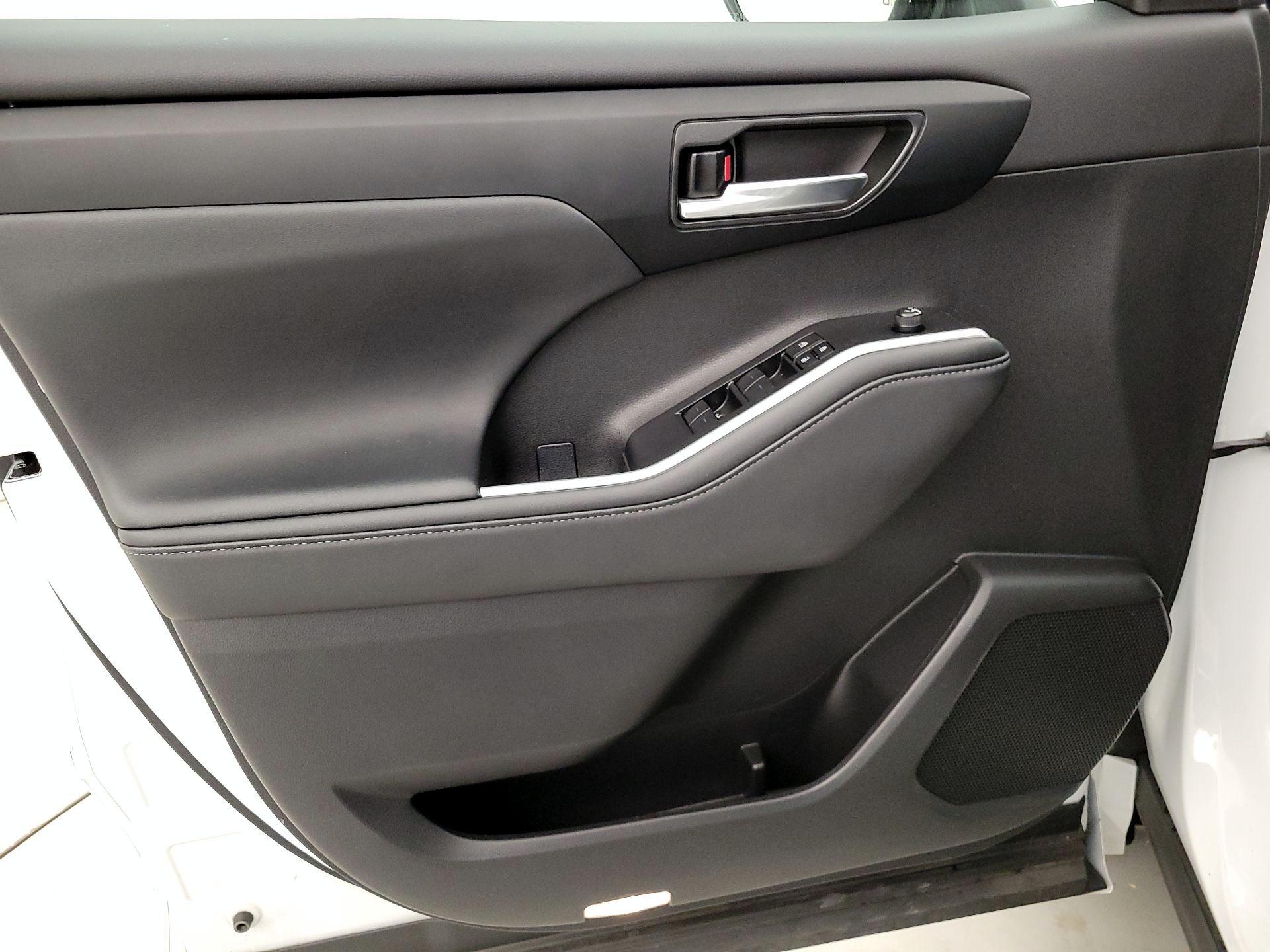 Thumbnail: 2024 Toyota Highlander - 12