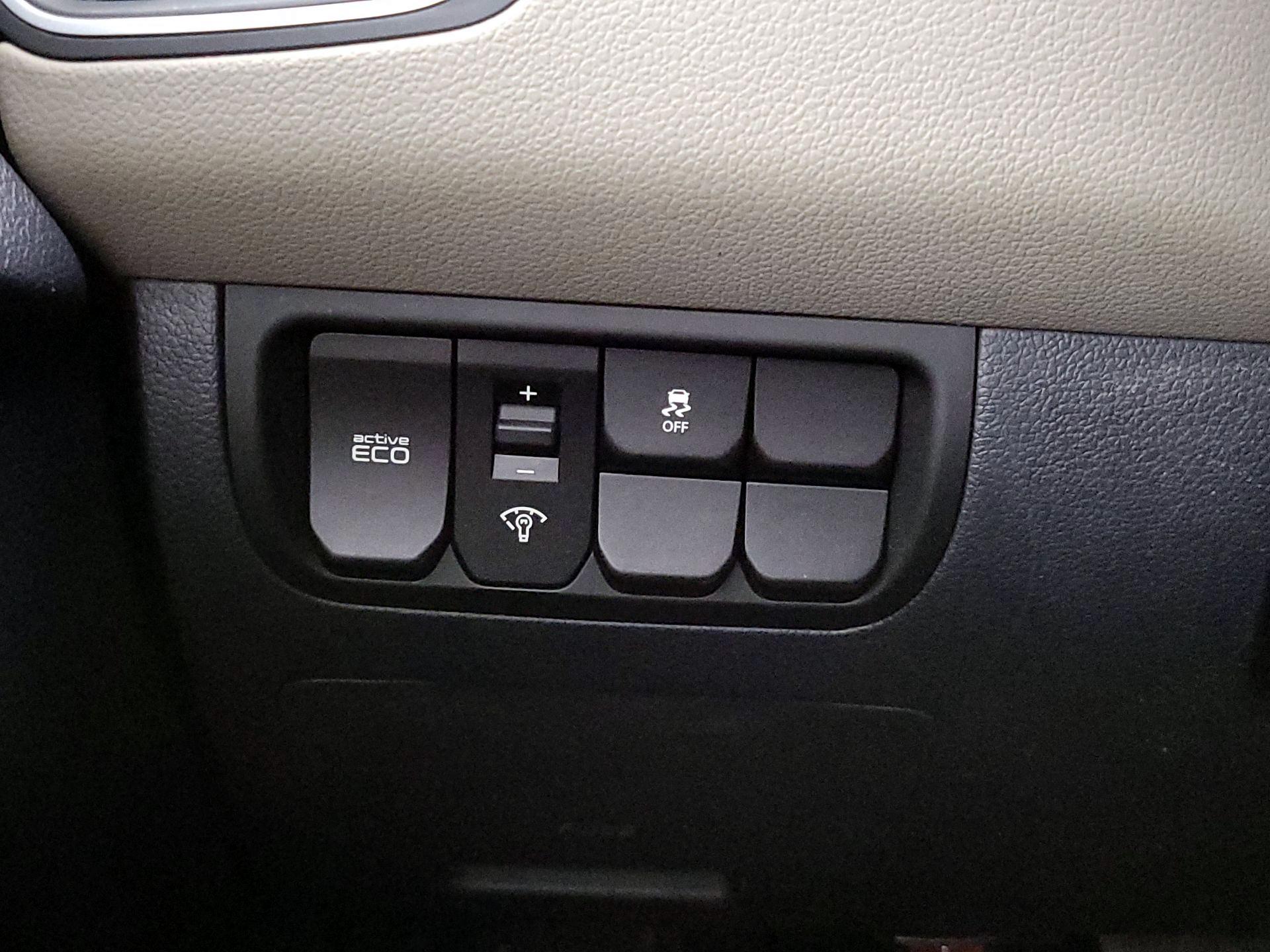 Thumbnail: 2016 Kia Rio - 13