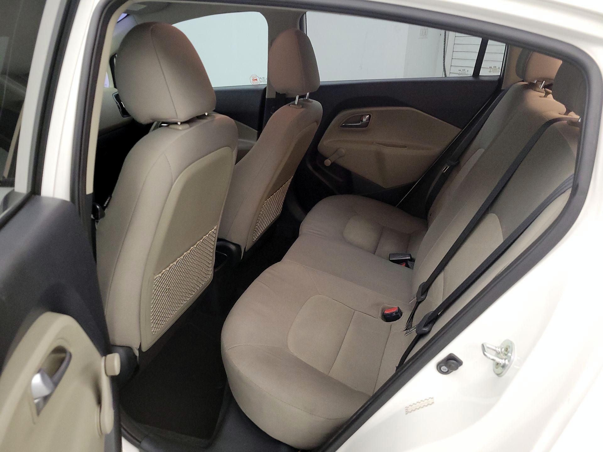 Thumbnail: 2016 Kia Rio - 18