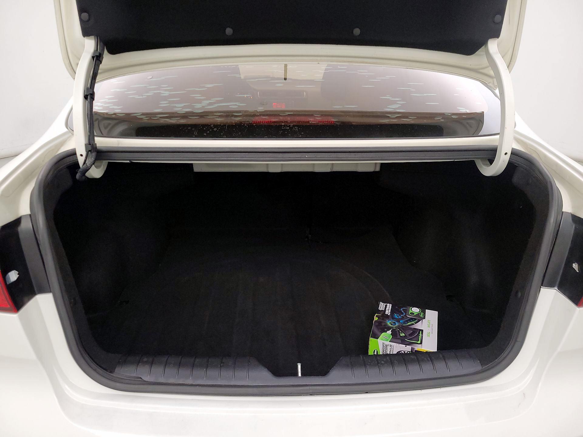 Thumbnail: 2016 Kia Rio - 19