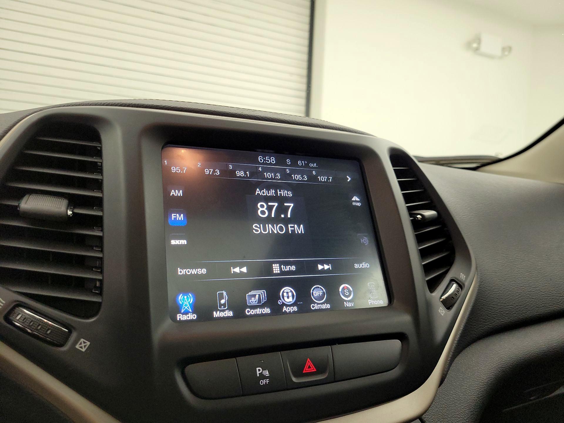 Thumbnail: 2015 Jeep Cherokee - 16