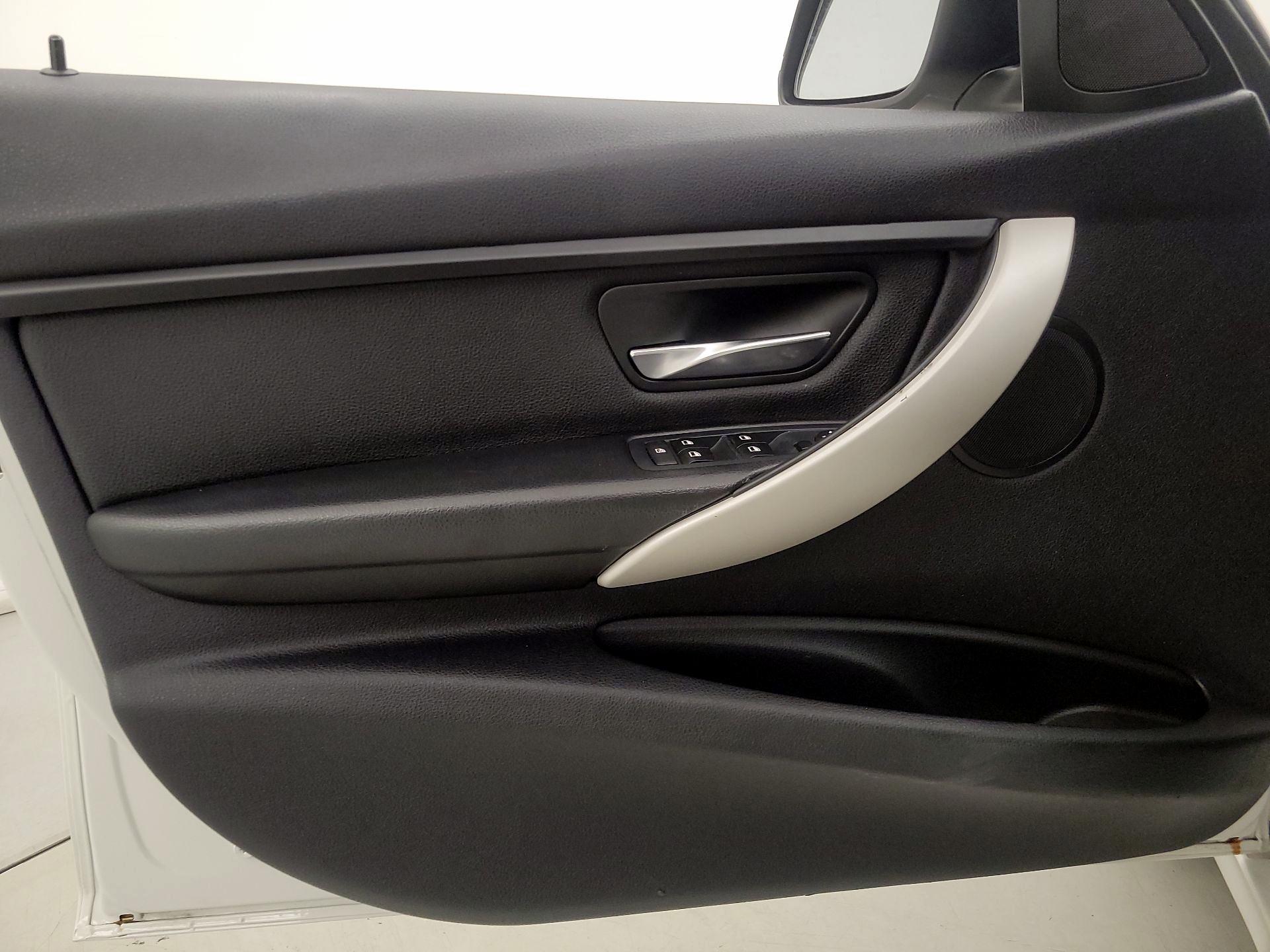 Thumbnail: 2015 BMW 3 Series - 12