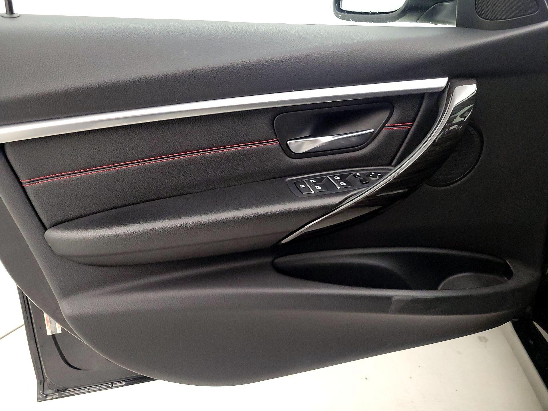 Thumbnail: 2017 BMW 3 Series - 12