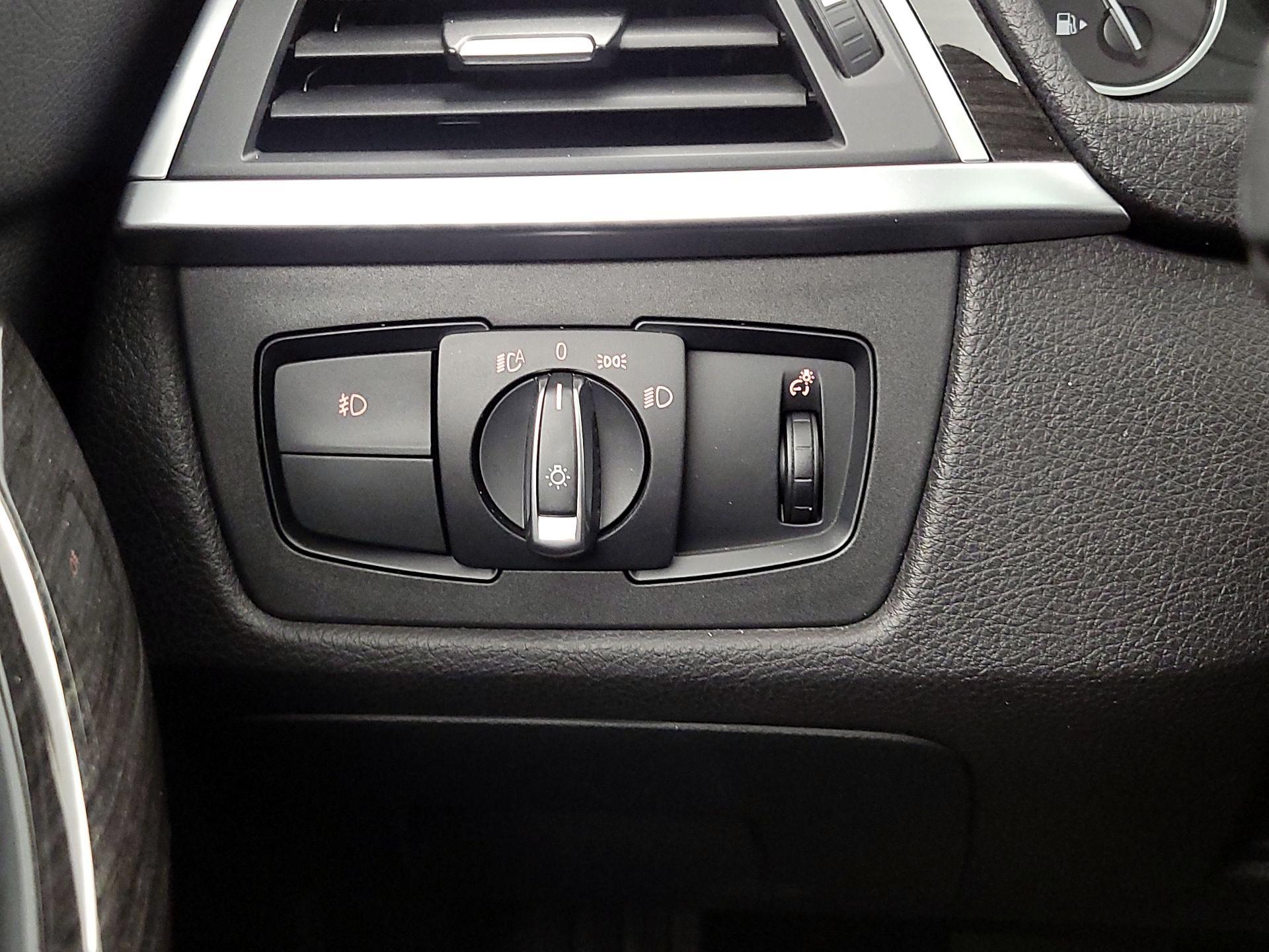 Thumbnail: 2017 BMW 3 Series - 13