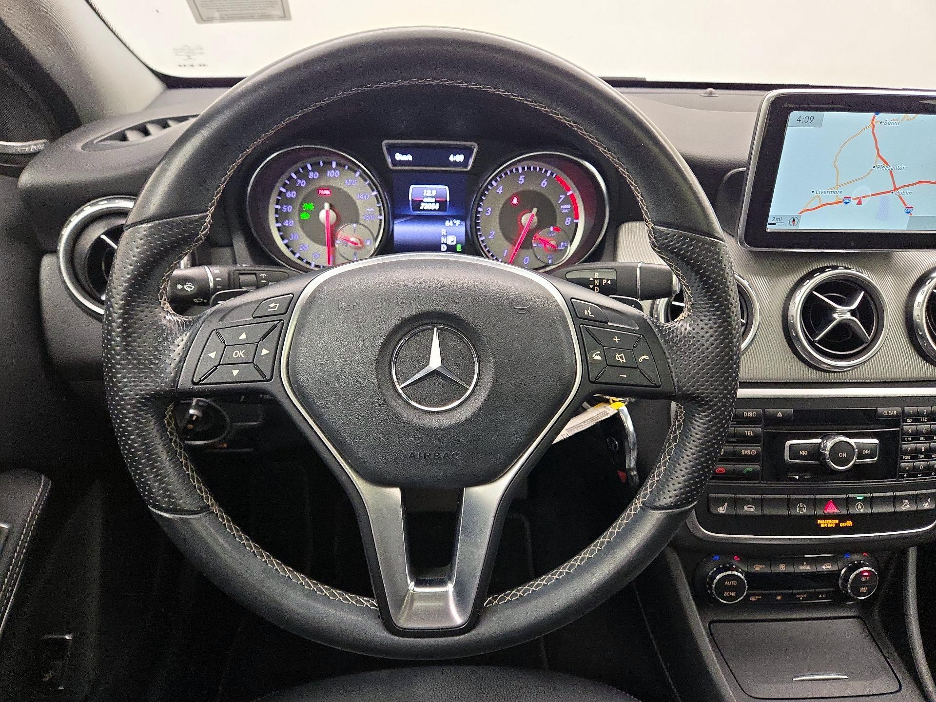 Thumbnail: 2015 Mercedes-Benz GLA - 10