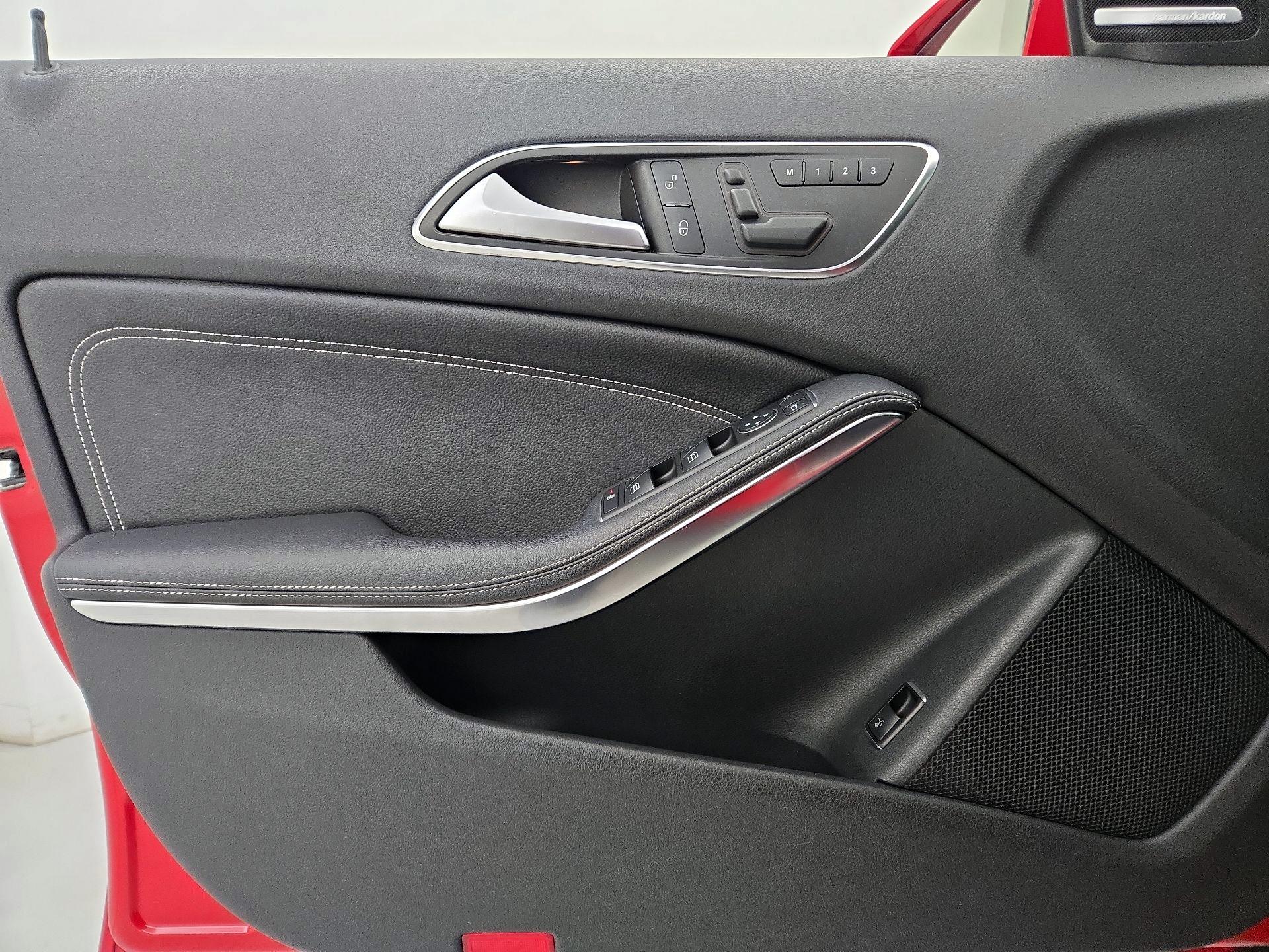 Thumbnail: 2015 Mercedes-Benz GLA - 12