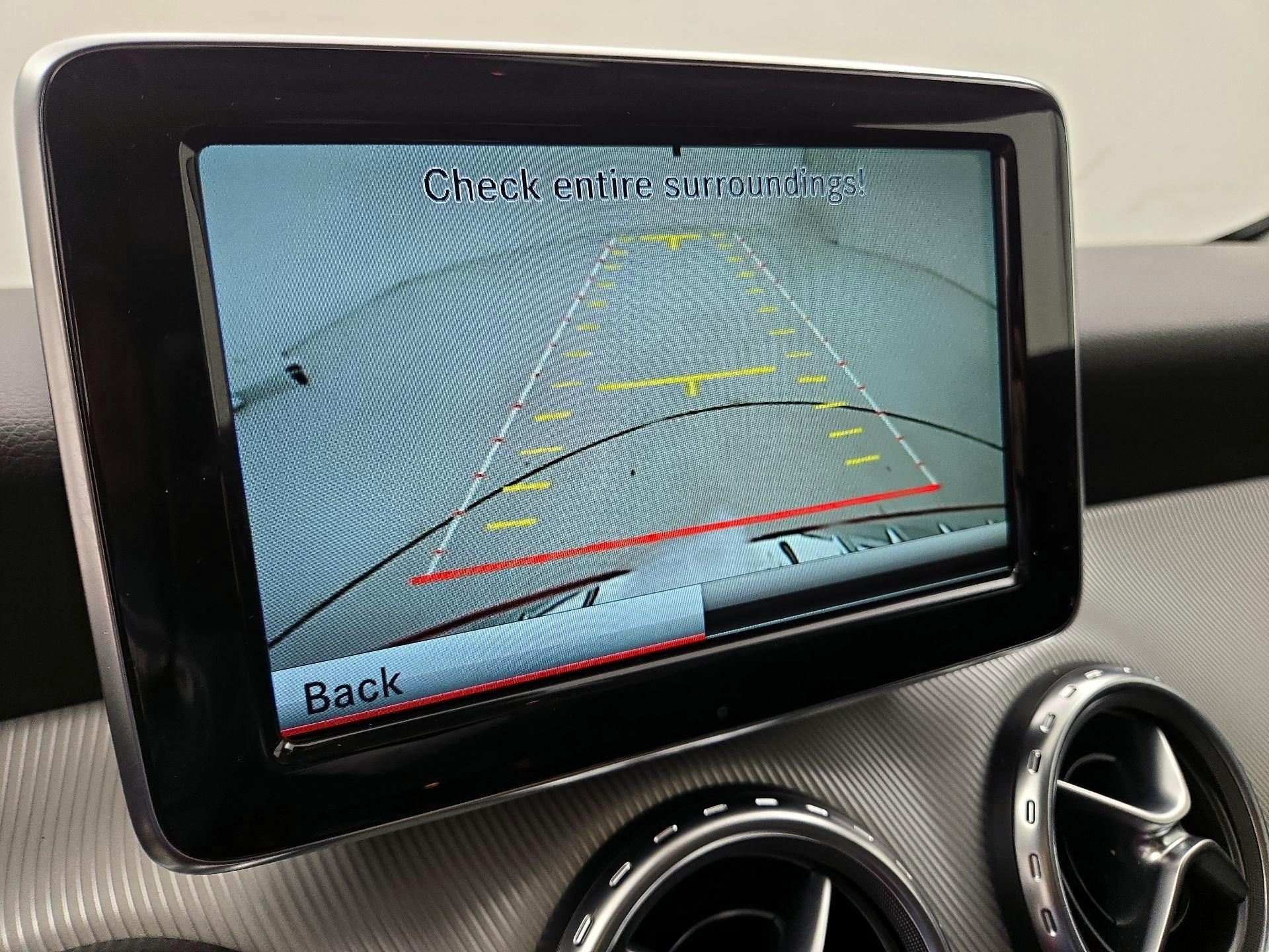 Thumbnail: 2015 Mercedes-Benz GLA - 15