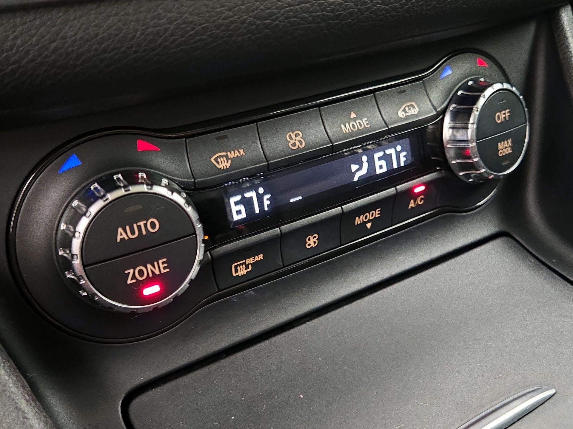 Thumbnail: 2015 Mercedes-Benz GLA - 17