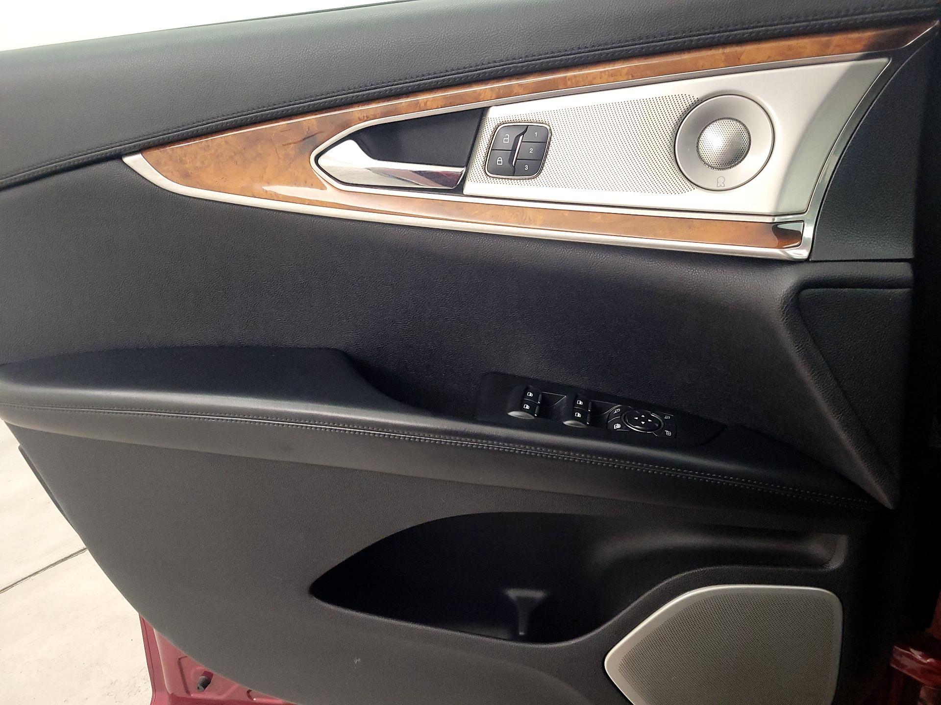 Thumbnail: 2016 Lincoln MKX - 12