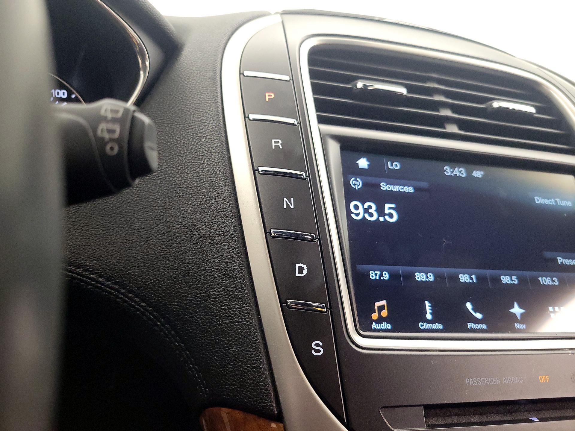 Thumbnail: 2016 Lincoln MKX - 17