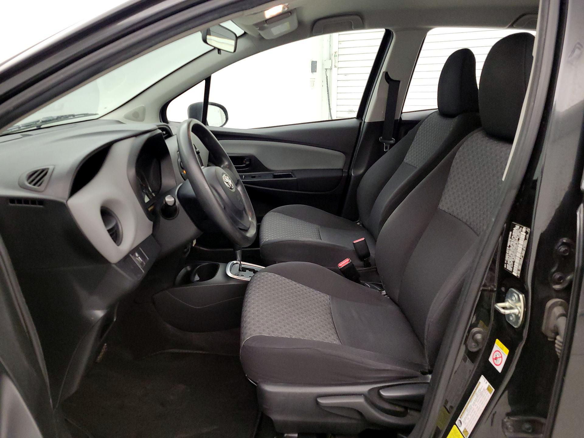 Thumbnail: 2015 Toyota Yaris - 11