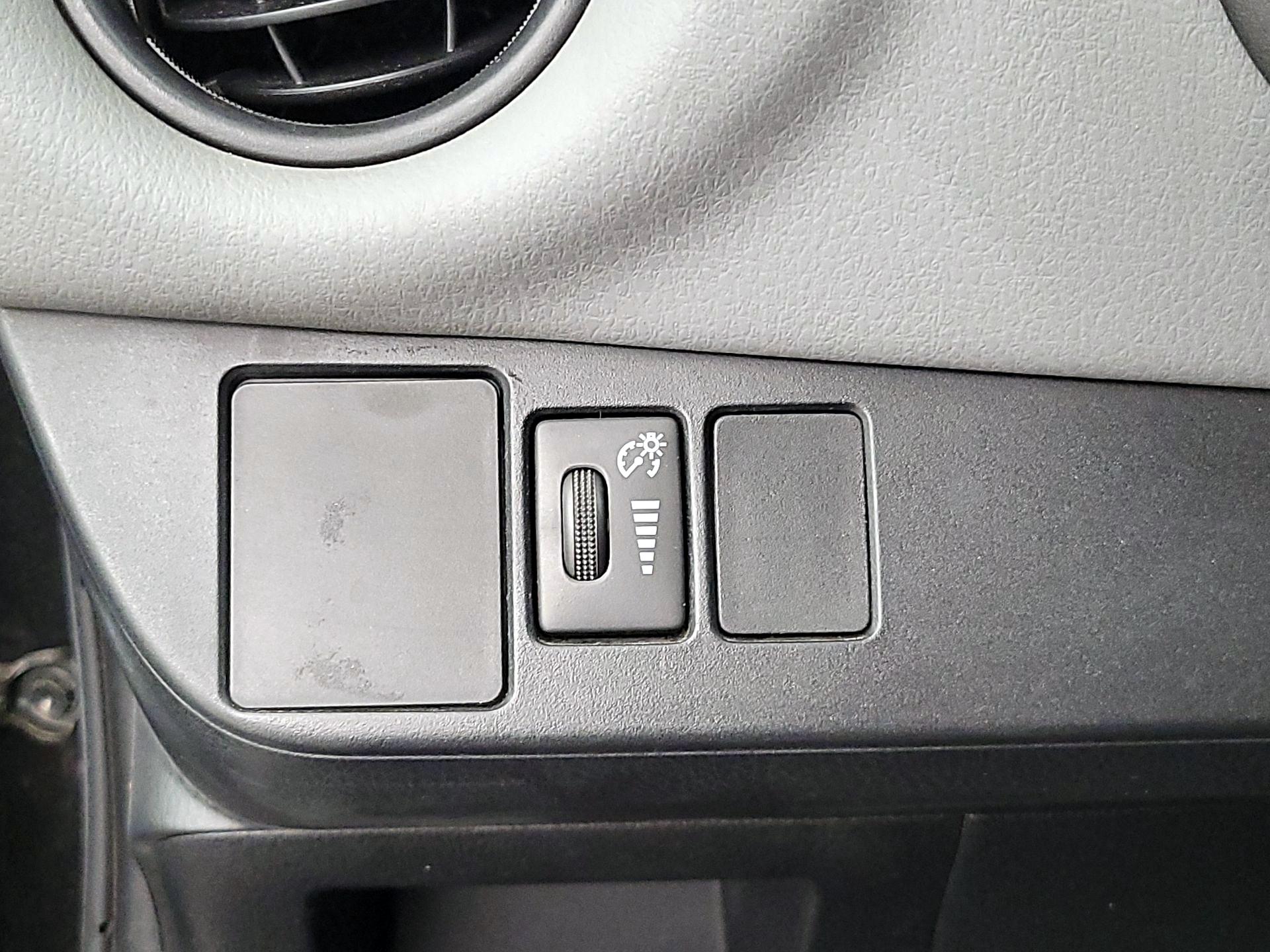 Thumbnail: 2015 Toyota Yaris - 13