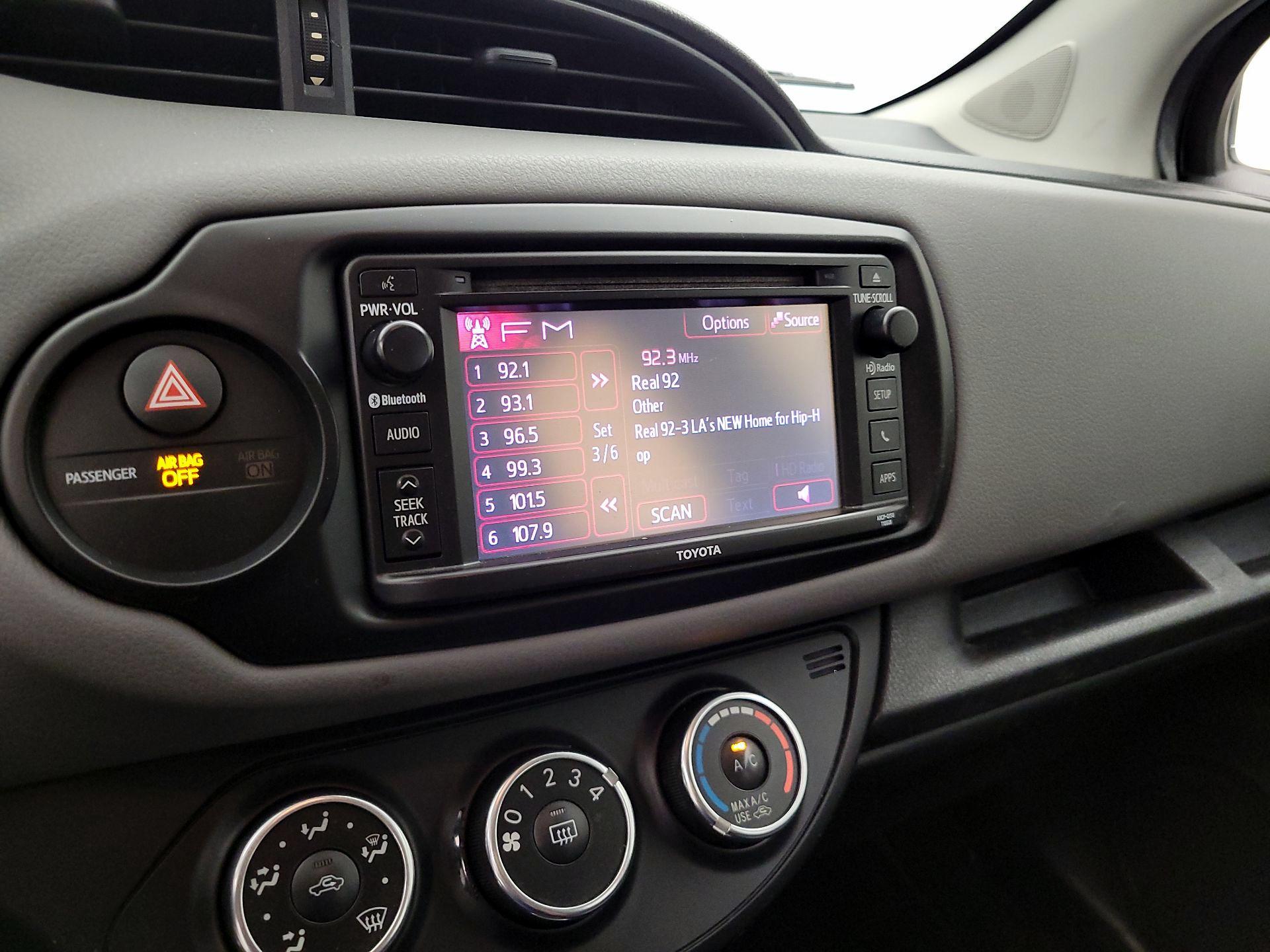 Thumbnail: 2015 Toyota Yaris - 14