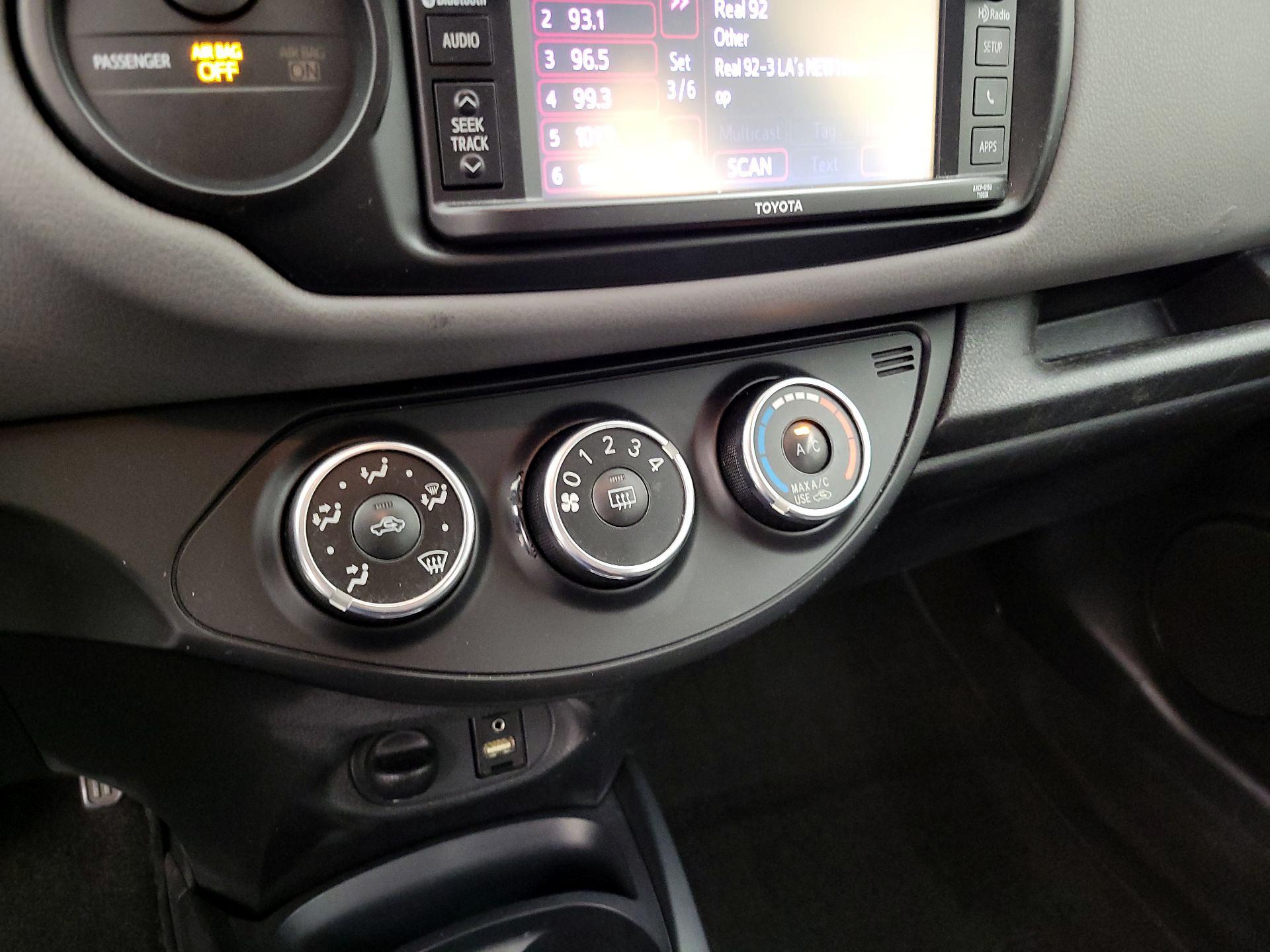 Thumbnail: 2015 Toyota Yaris - 15