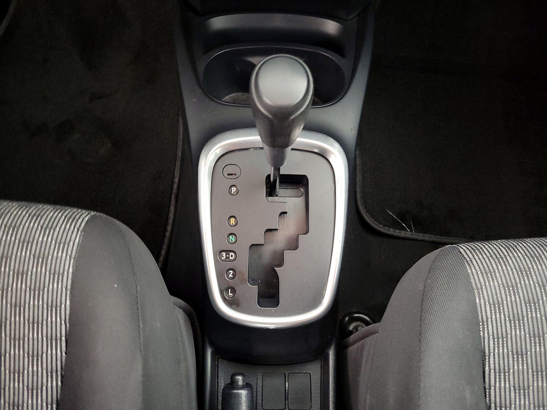 Thumbnail: 2015 Toyota Yaris - 16