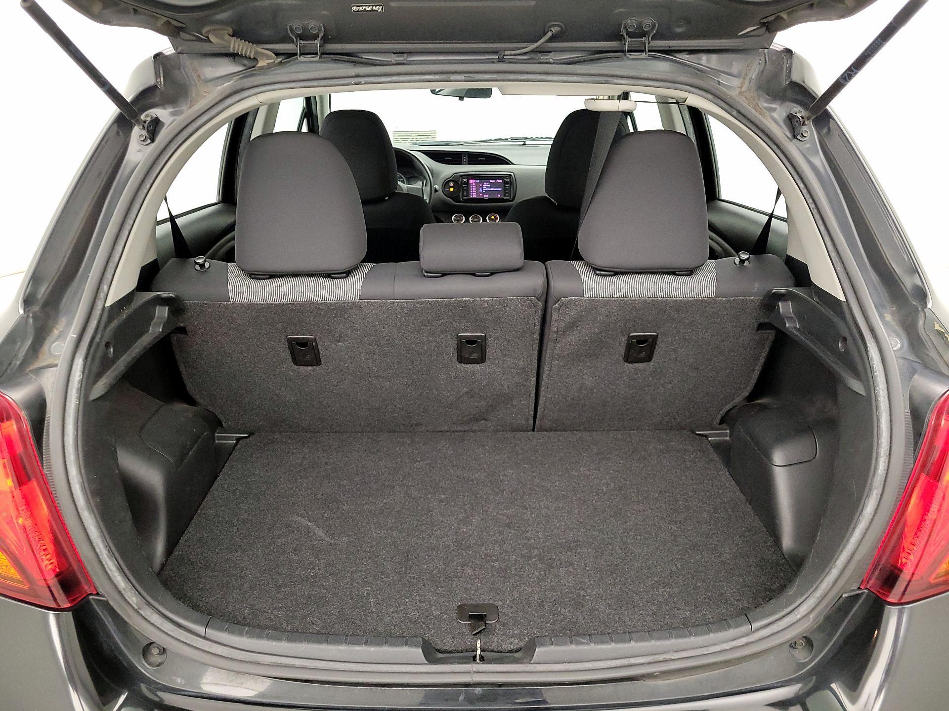 Thumbnail: 2015 Toyota Yaris - 19