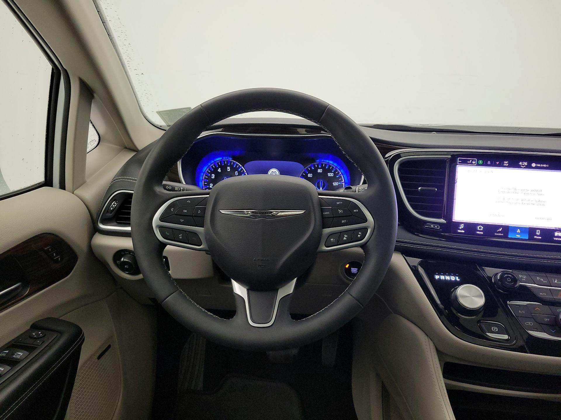 Thumbnail: 2022 Chrysler Pacifica - 10