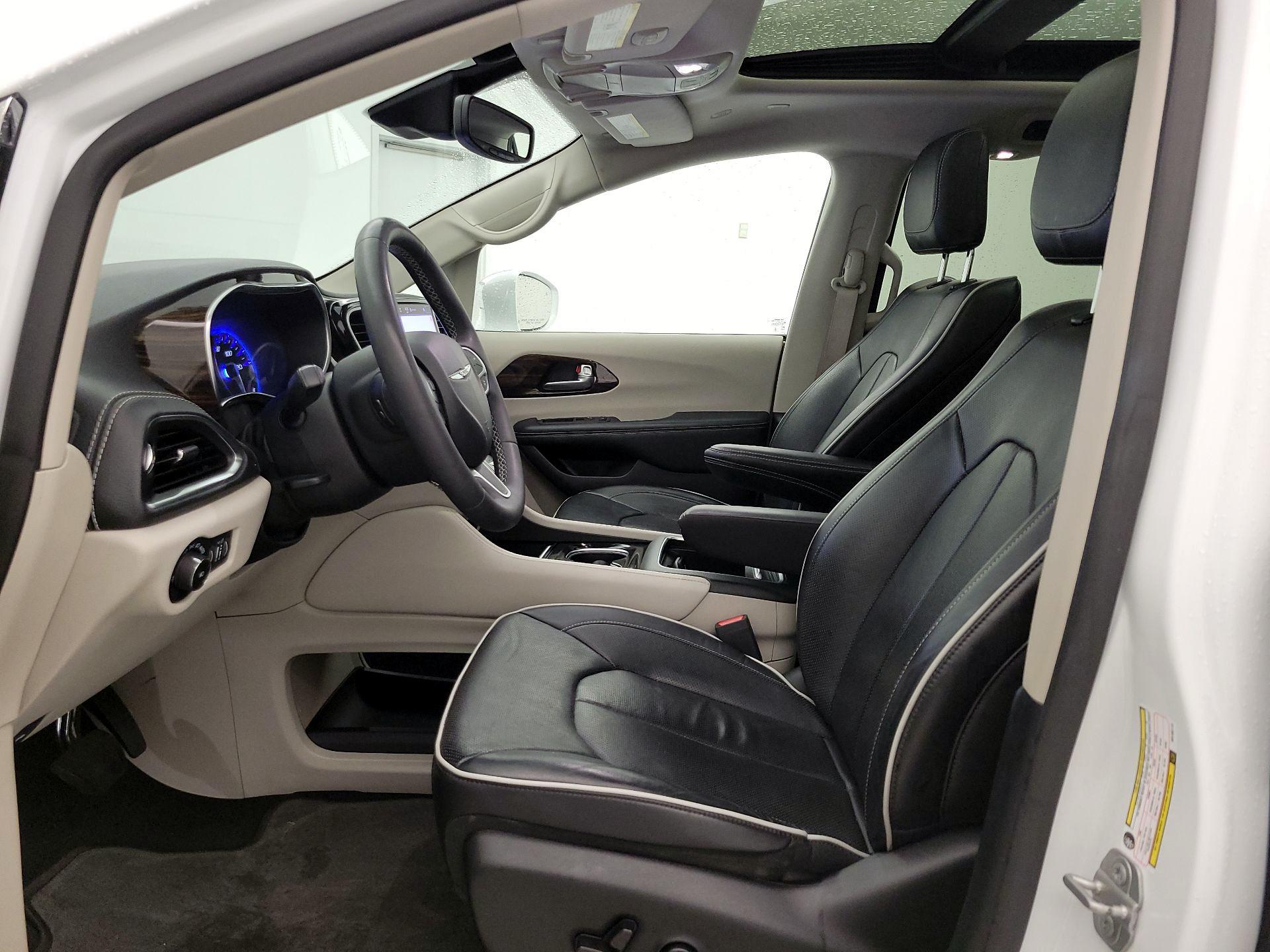 Thumbnail: 2022 Chrysler Pacifica - 11