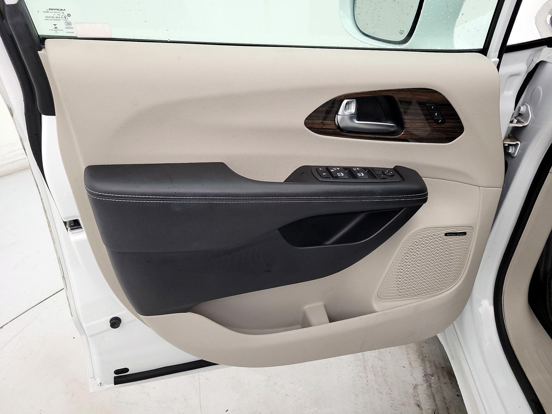 Thumbnail: 2022 Chrysler Pacifica - 12