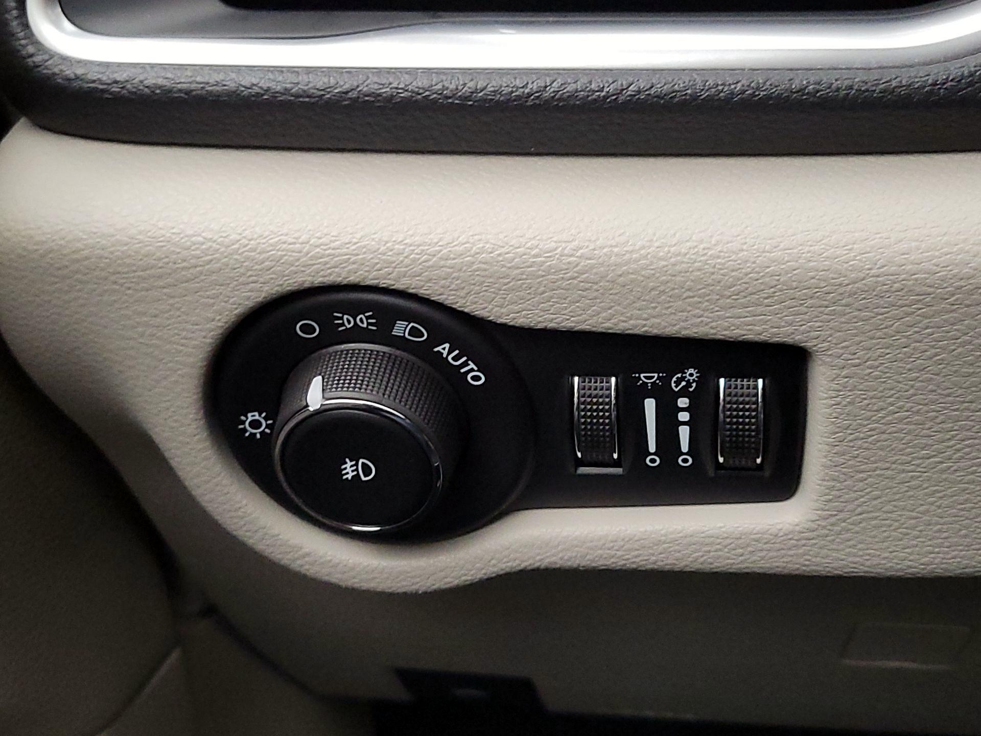 Thumbnail: 2022 Chrysler Pacifica - 13