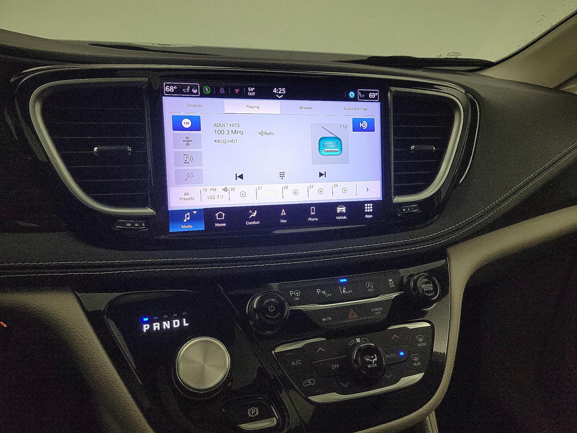 Thumbnail: 2022 Chrysler Pacifica - 16