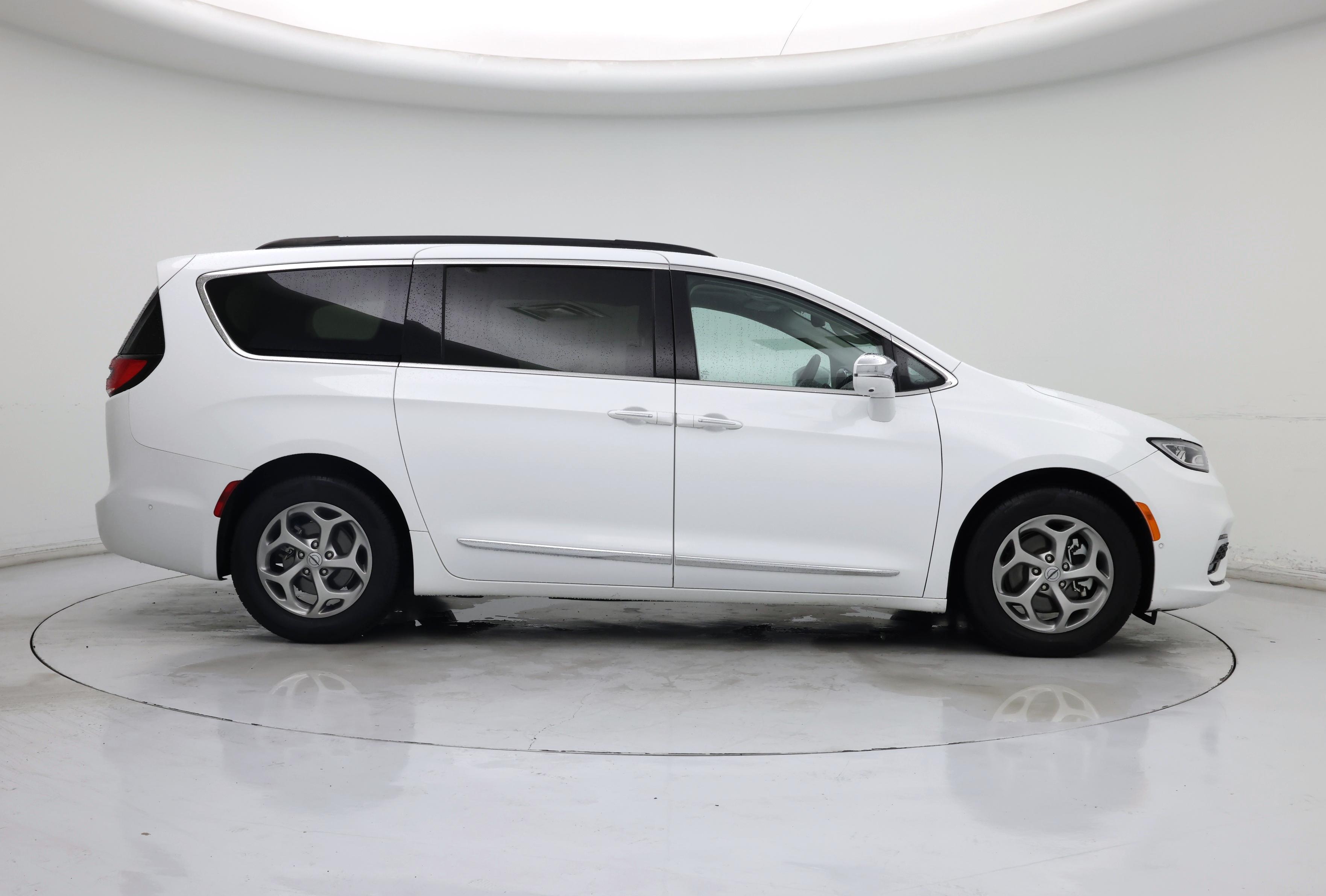 Thumbnail: 2022 Chrysler Pacifica - 7