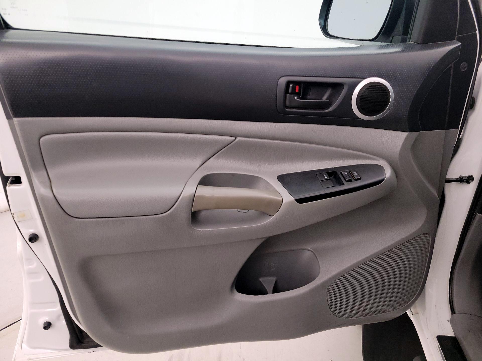 Thumbnail: 2015 Toyota Tacoma - 12