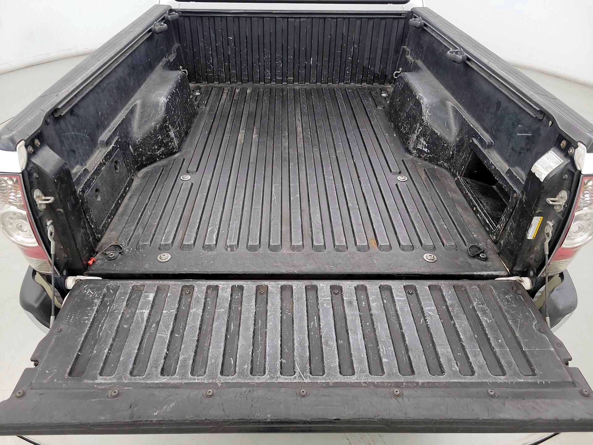 Thumbnail: 2015 Toyota Tacoma - 20