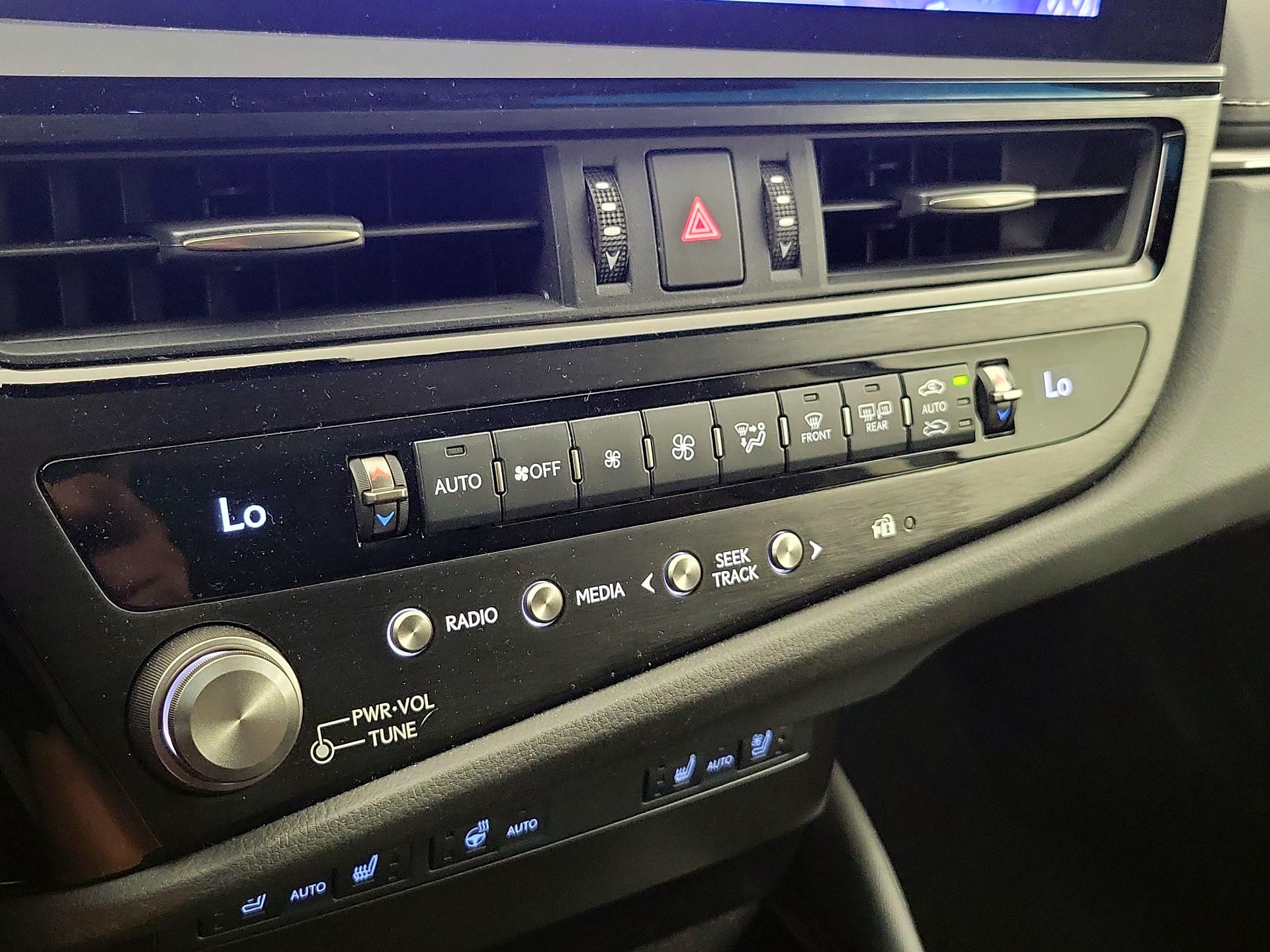 Thumbnail: 2025 Lexus ES - 15