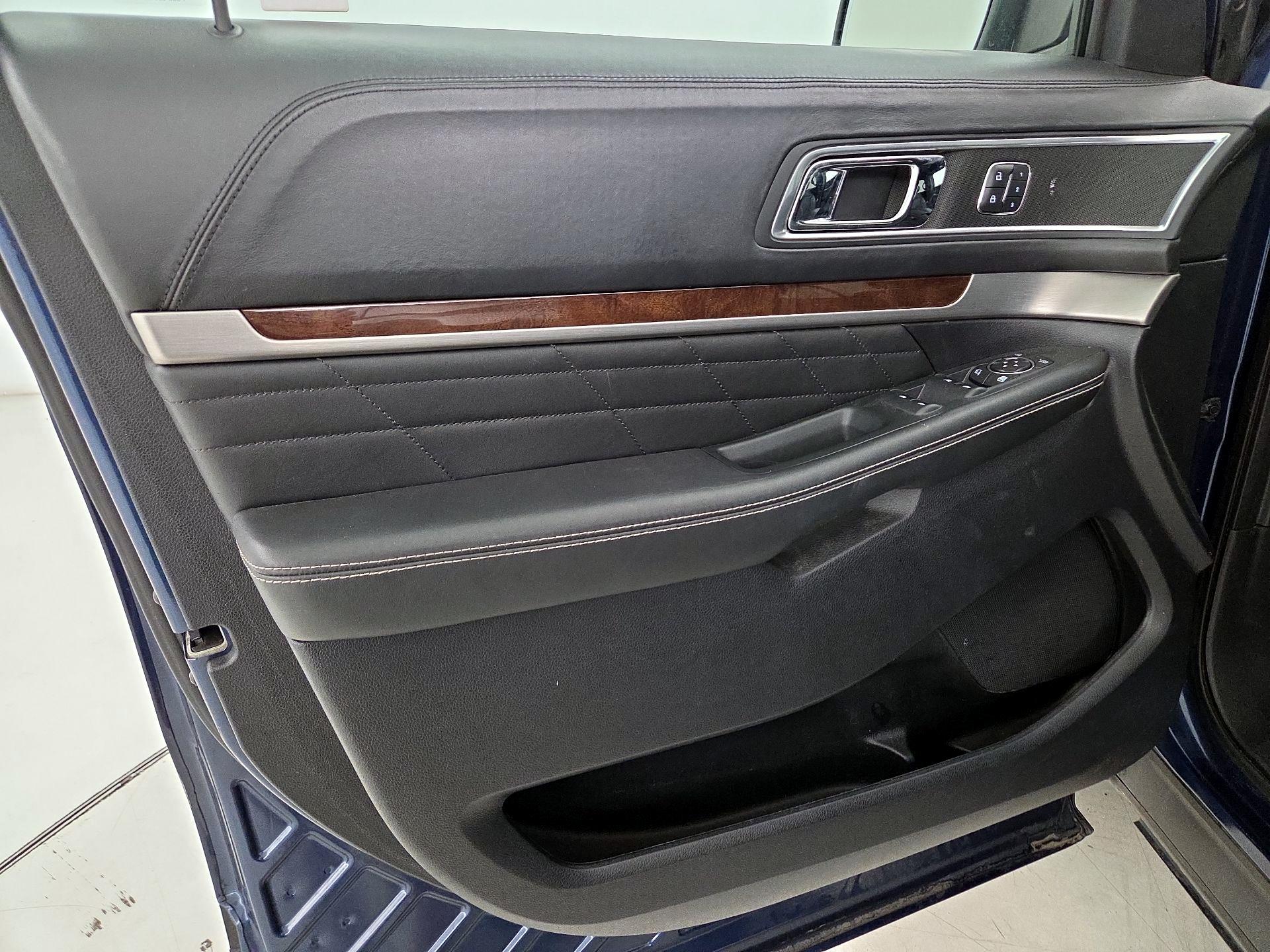 Thumbnail: 2016 Ford Explorer - 12