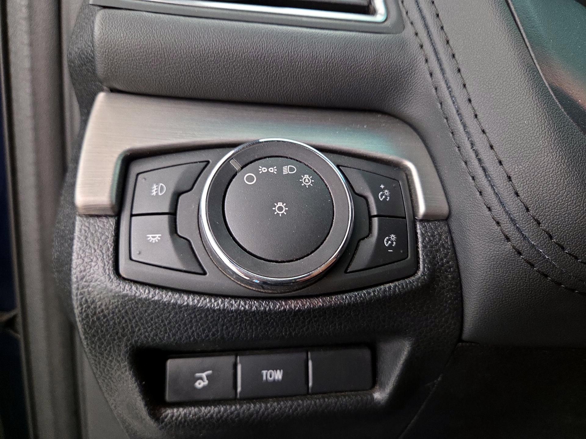 Thumbnail: 2016 Ford Explorer - 13