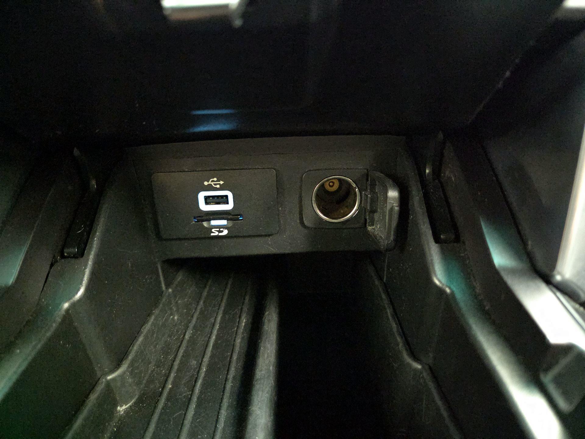 Thumbnail: 2016 Ford Explorer - 19