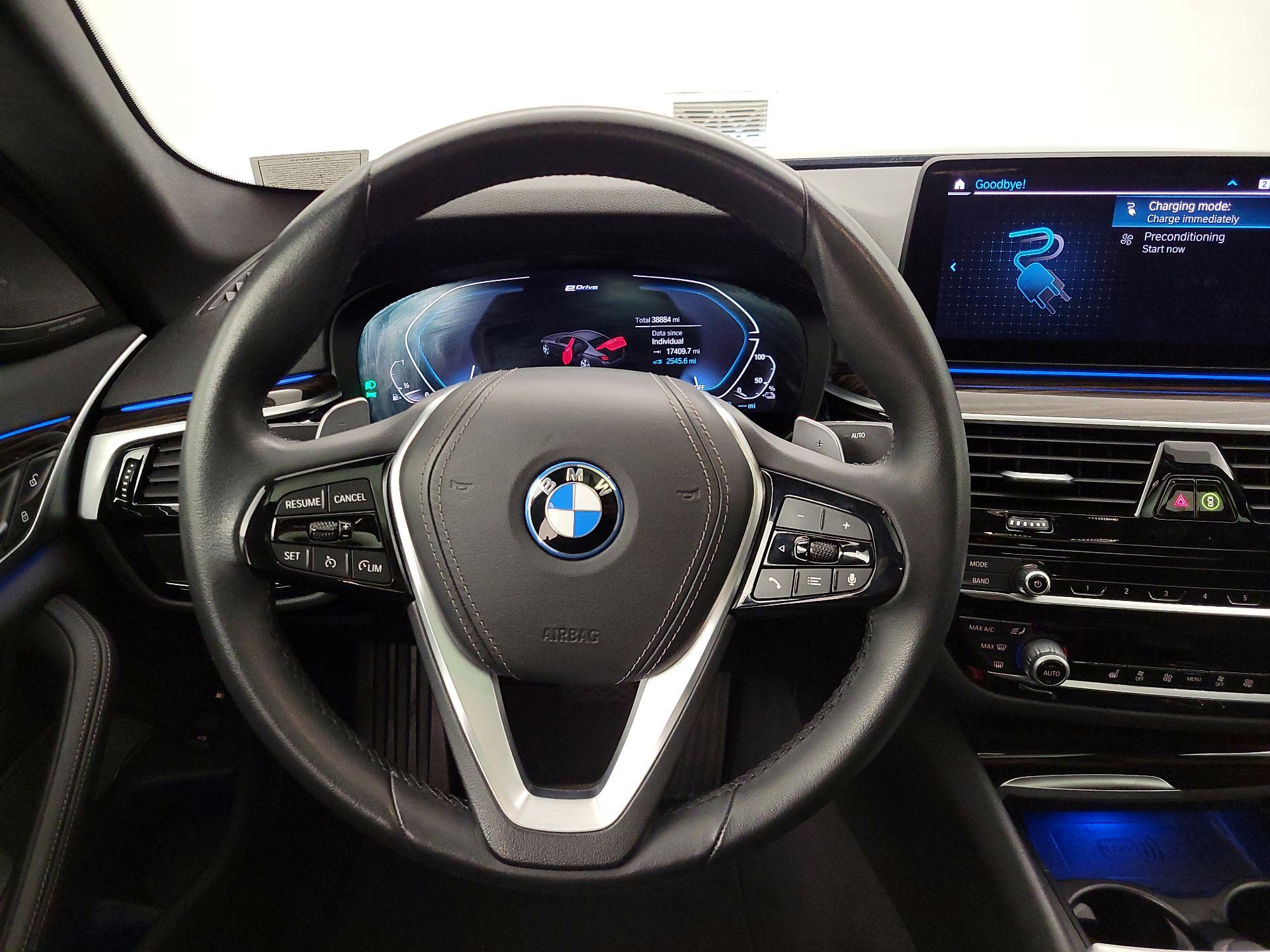 Thumbnail: 2023 BMW 5 Series - 10