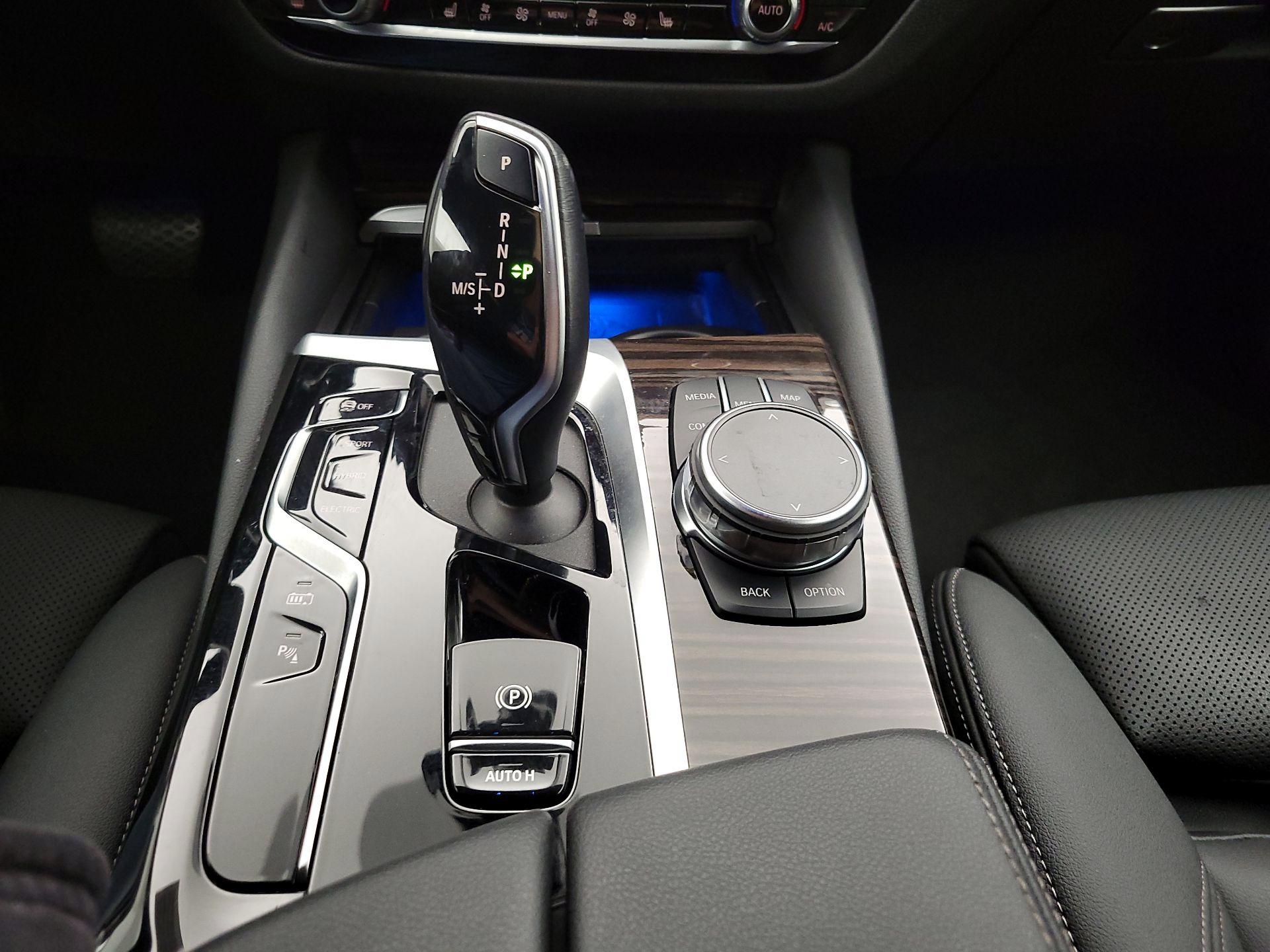 Thumbnail: 2023 BMW 5 Series - 18