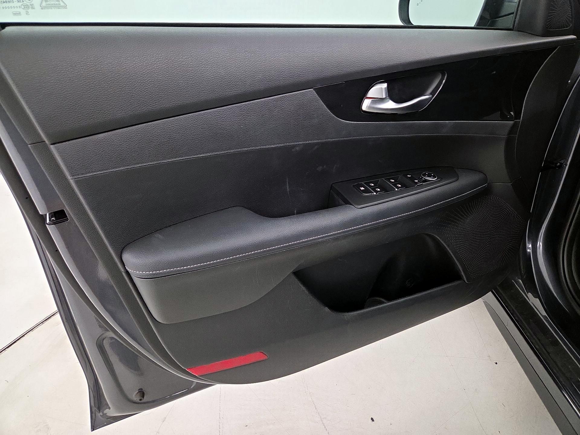 Thumbnail: 2023 Kia Forte - 12