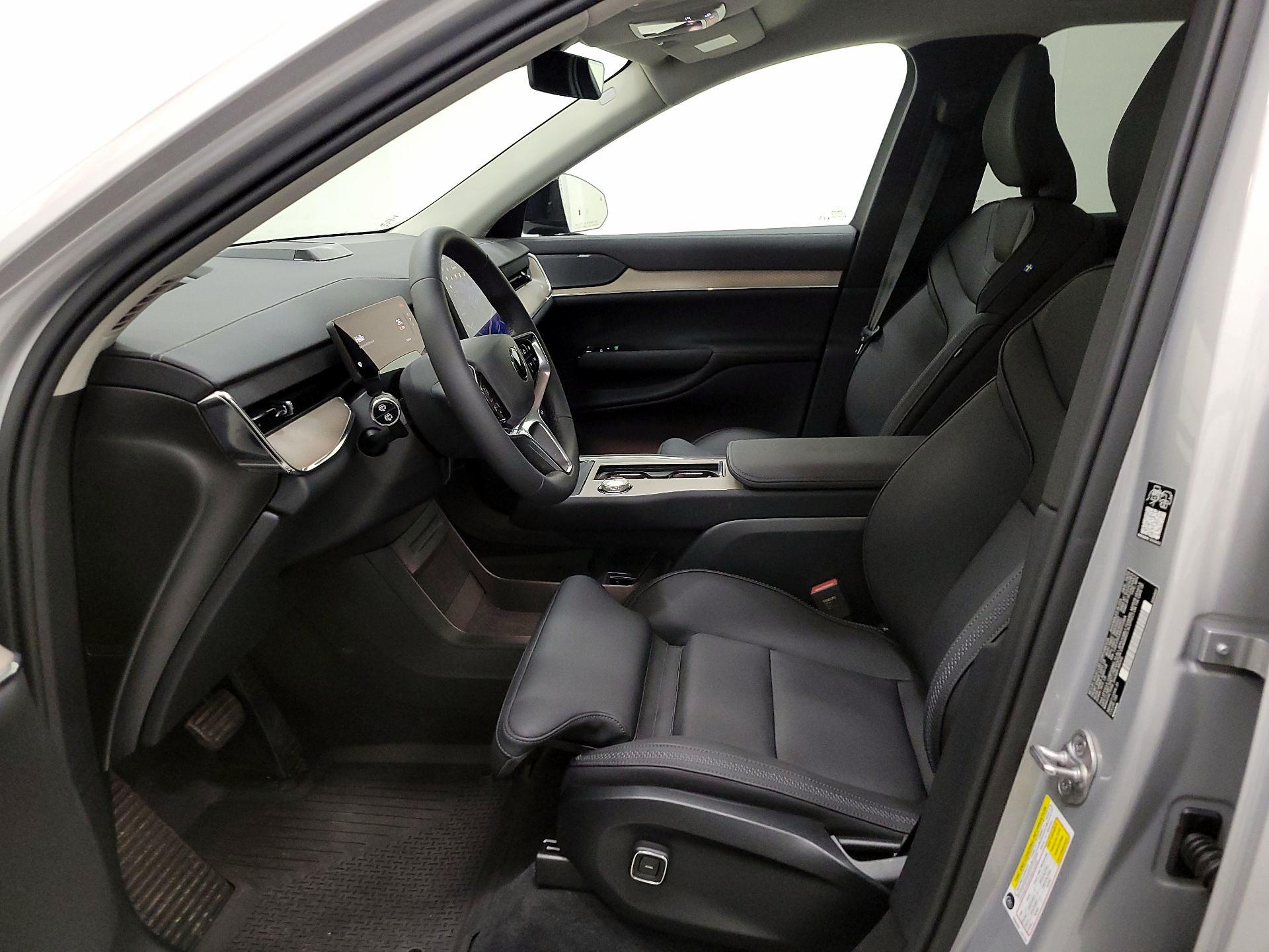 Thumbnail: 2025 Volvo EX90 - 11