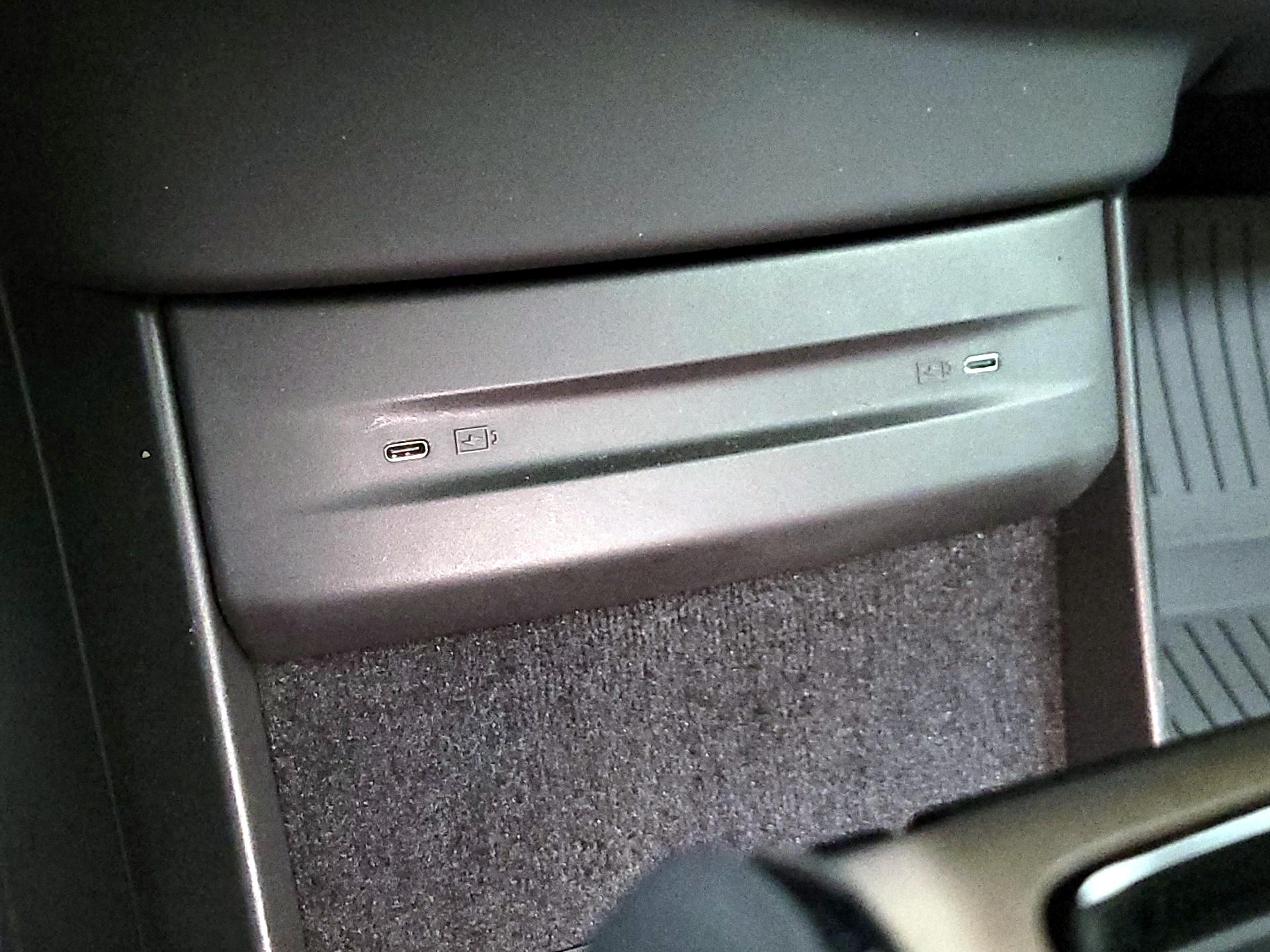 Thumbnail: 2025 Volvo EX90 - 18