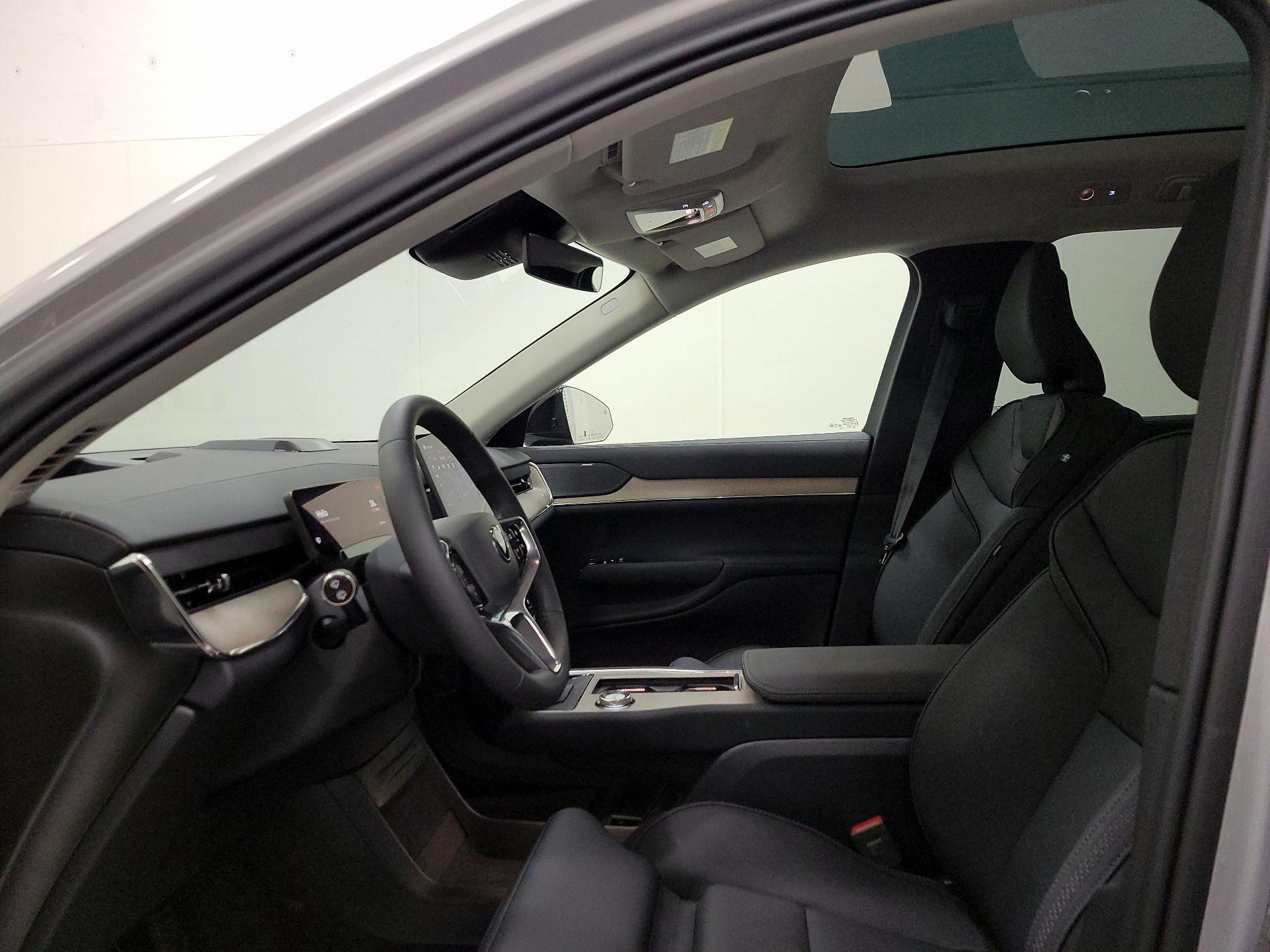 Thumbnail: 2025 Volvo EX90 - 19