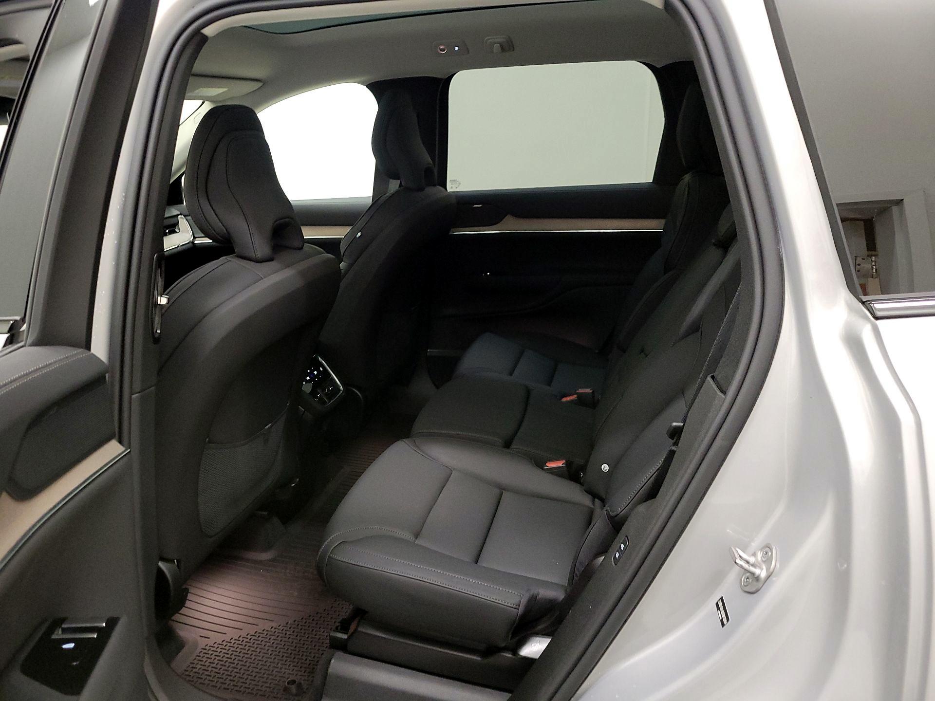 Thumbnail: 2025 Volvo EX90 - 20