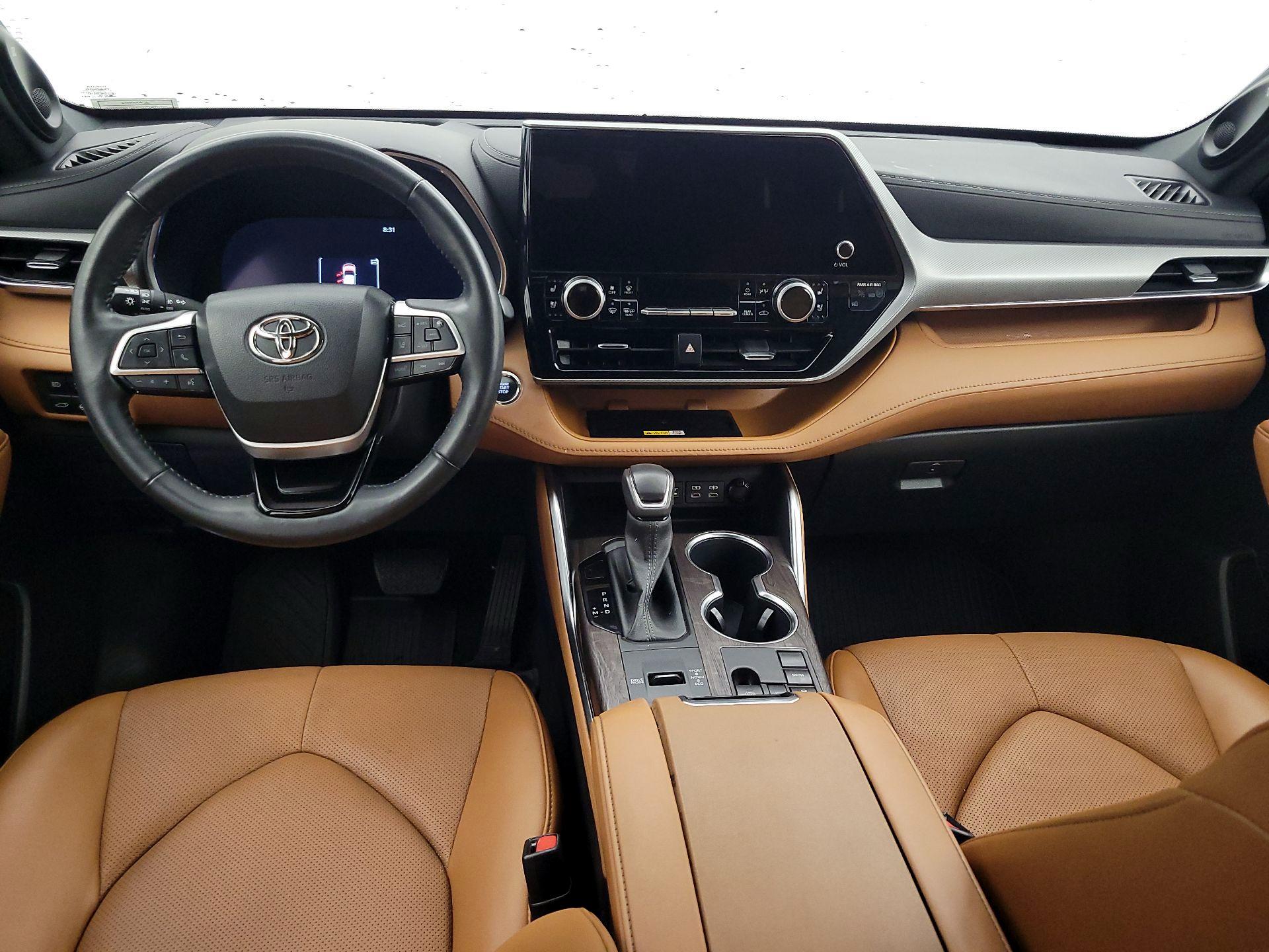 Thumbnail: 2023 Toyota Highlander - 9